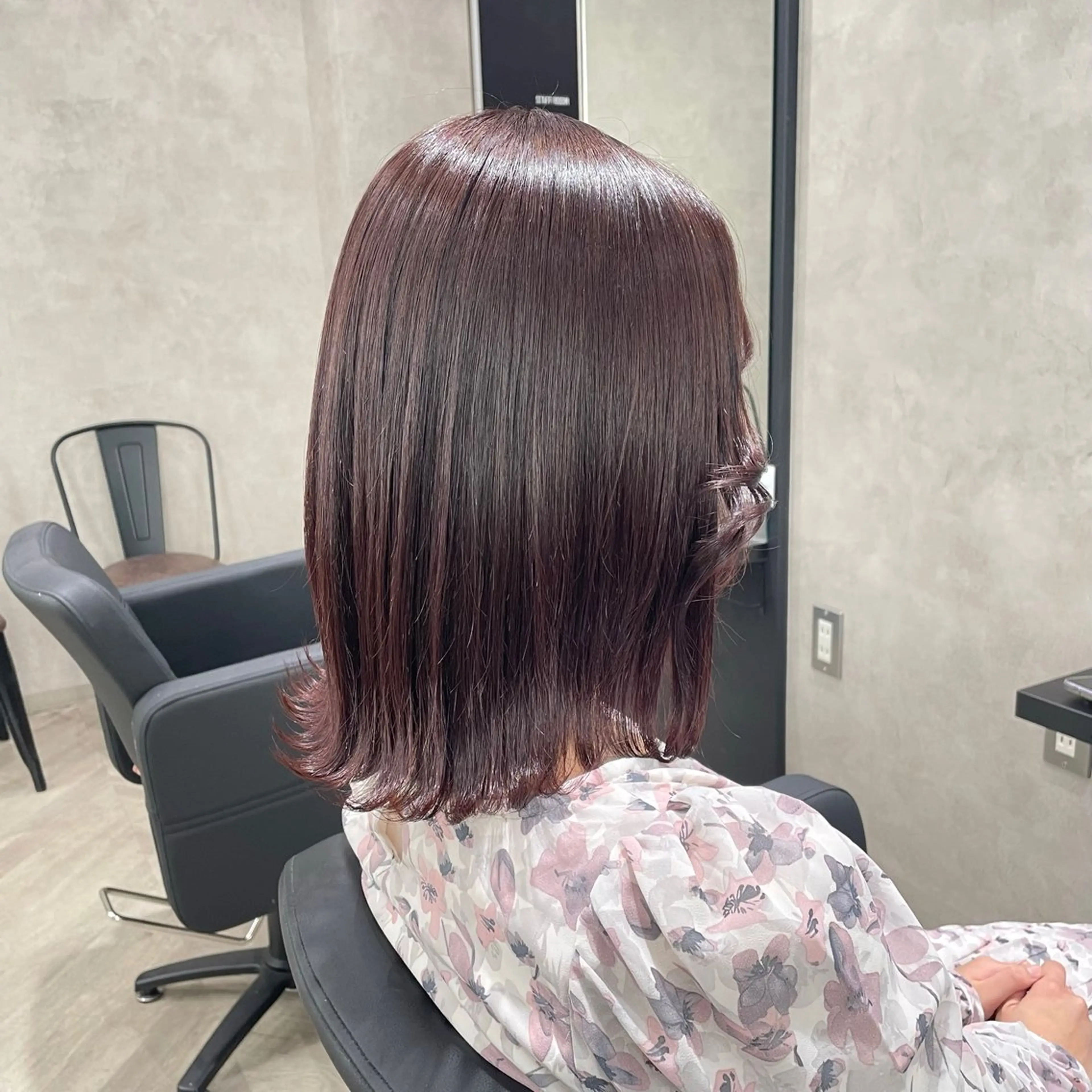 ミディアム カラー カット ヘアカラー トリートメント ピンクカラー/ 透明感カラー鈴木海音のヘアスタイル