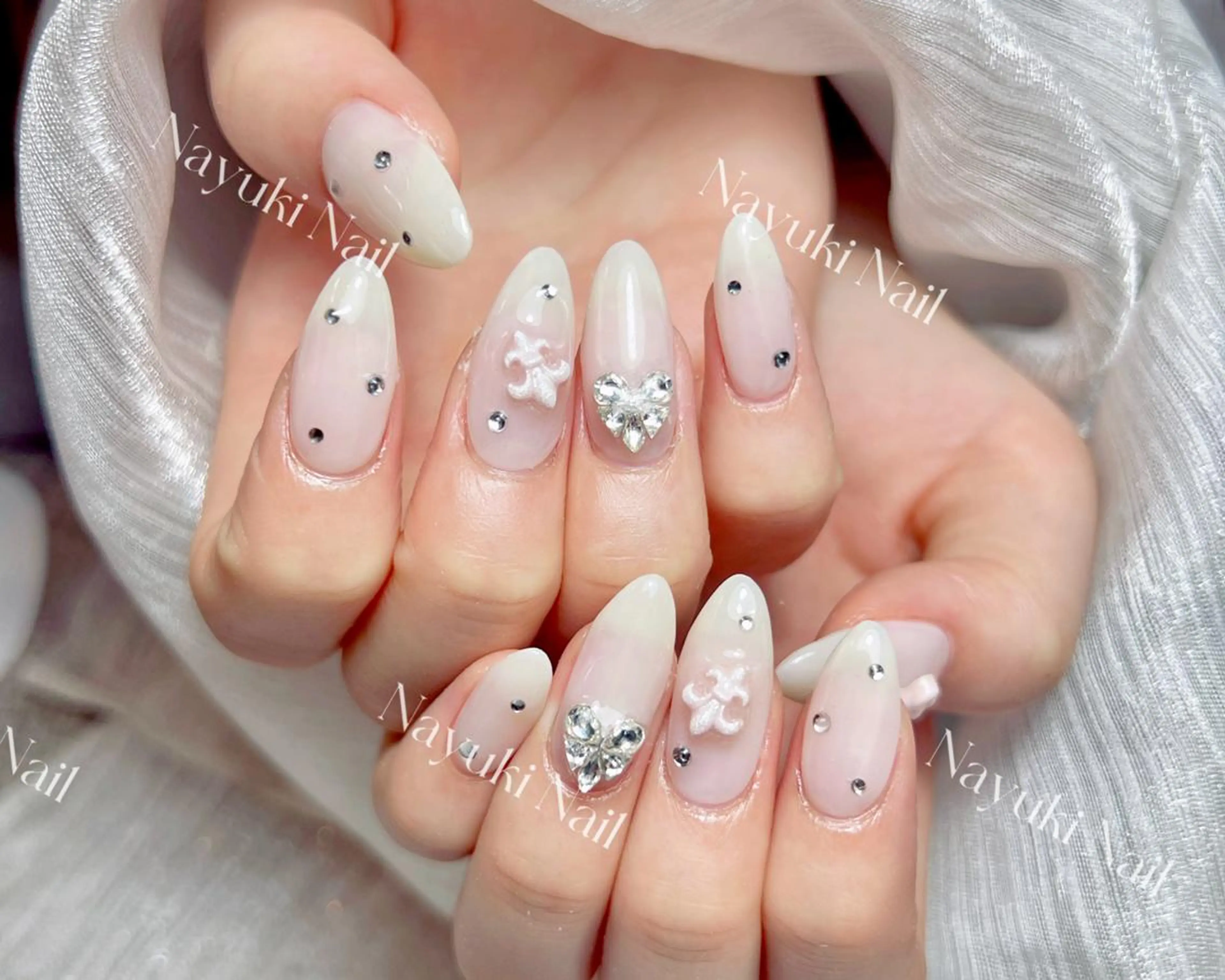 ネイル 🦋 Queenieのネイルデザイン
