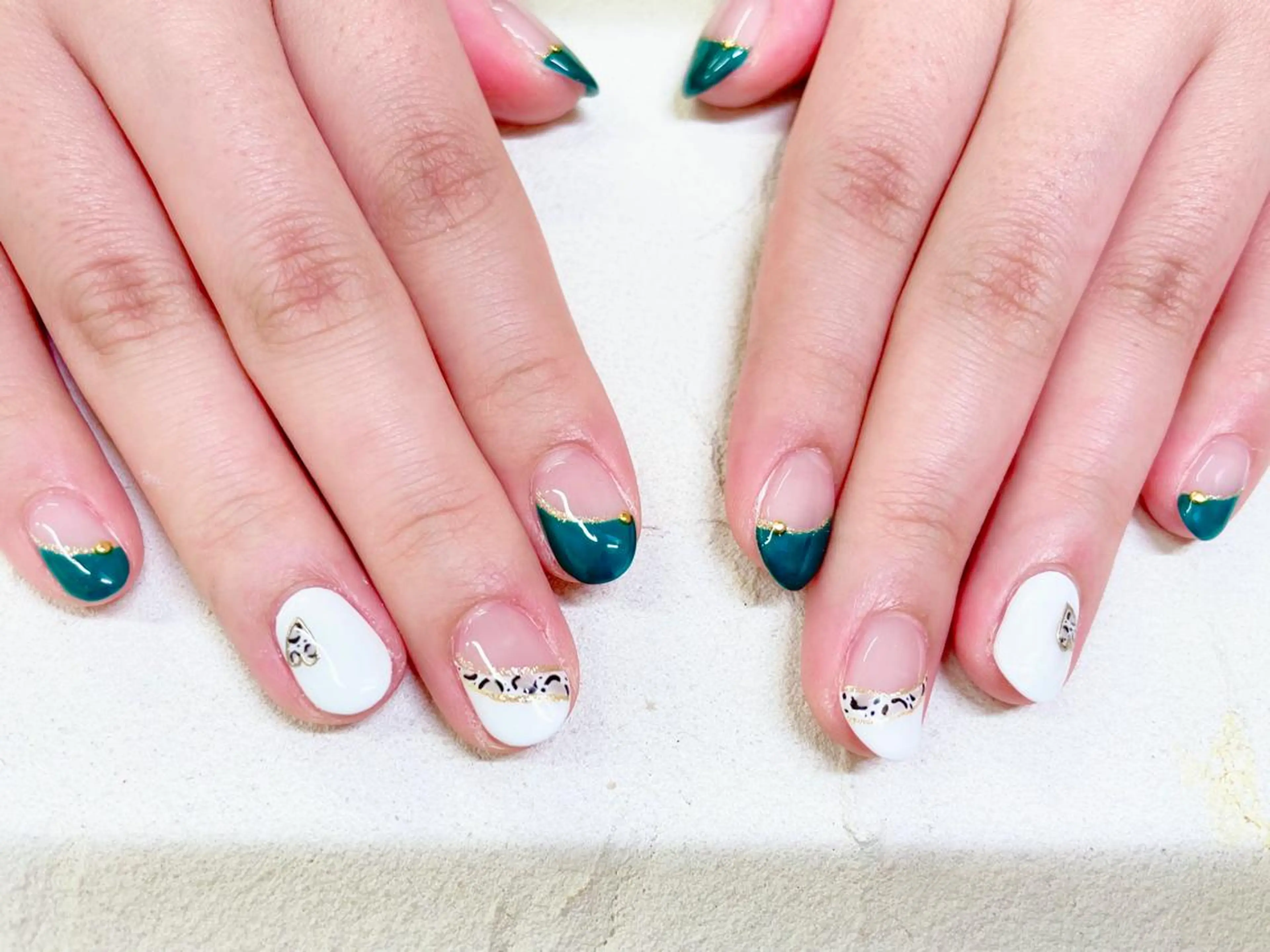 ショート ネイル アニマル柄 フレンチネイル 斜めフレンチ ハンドネイル ビアンカ金町店 中島　せり菜のネイルデザイン