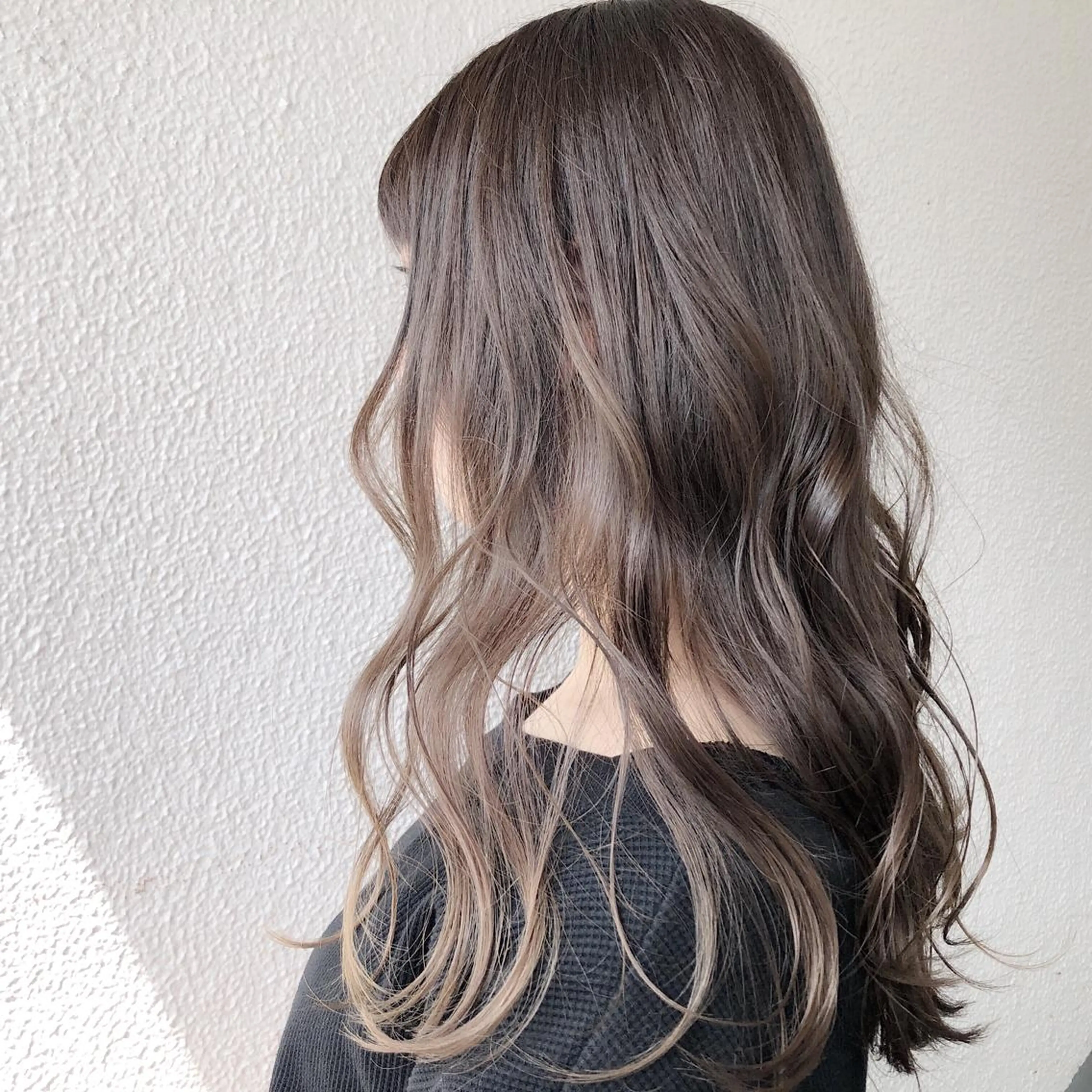 セミロング カラー ヘアアレンジ アッシュ ベージュカラー グレージュ universe tokyoのヘアスタイル