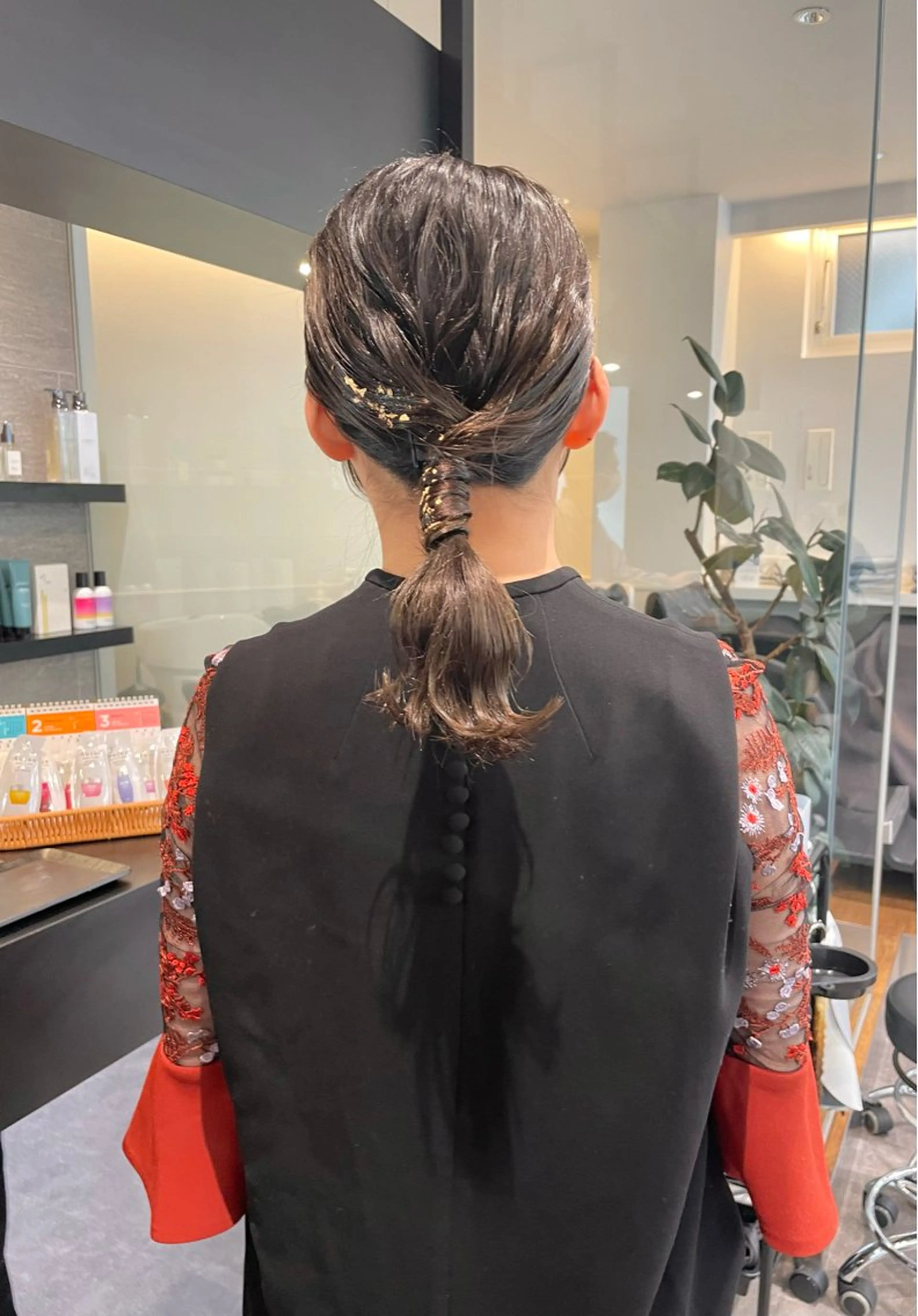ミディアム ヘアアレンジ ポニーテール ダブルカラー🦖 /髪質改善⚡️しおりのヘアスタイル