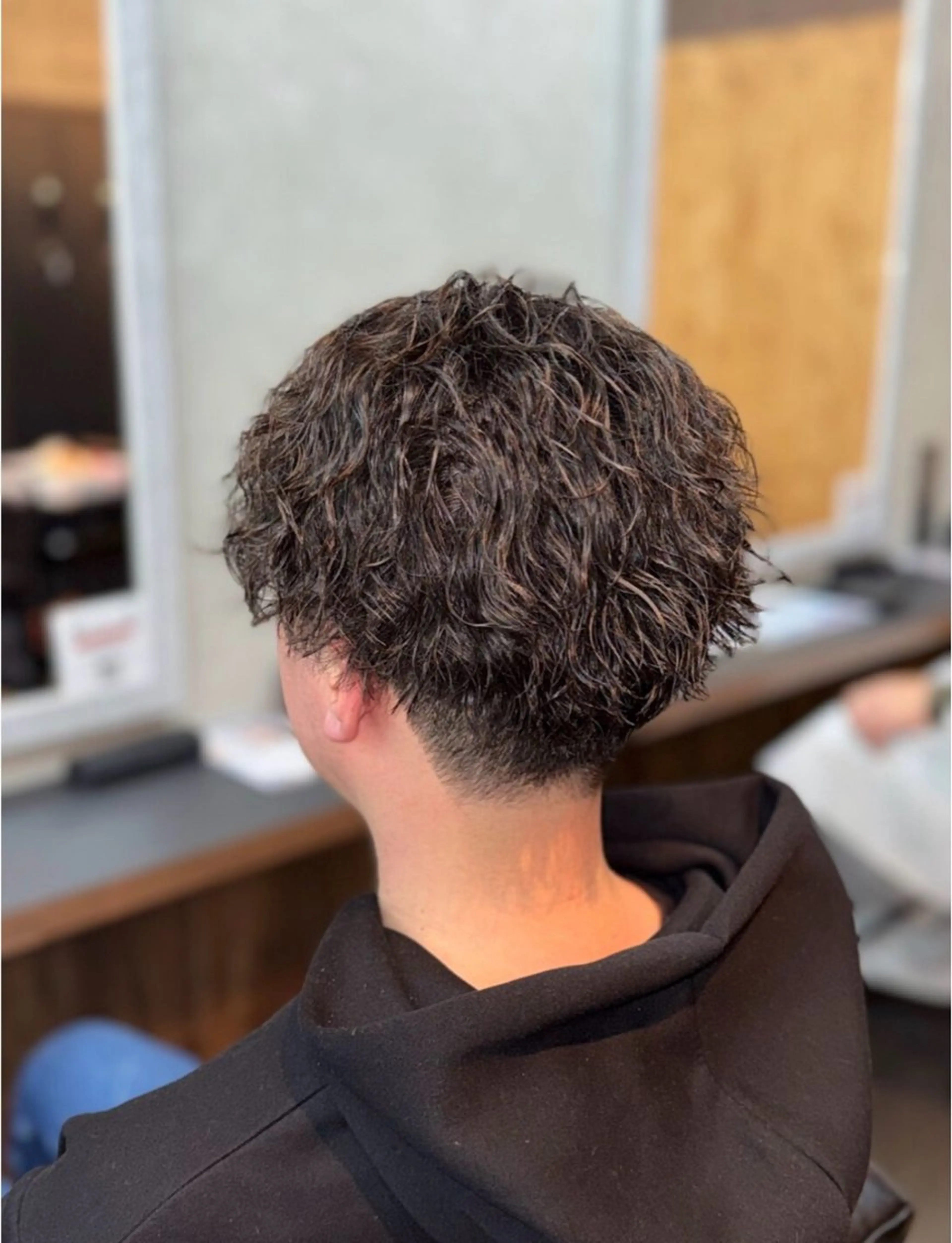 ショート パーマ メンズ 作野 潮織のヘアスタイル