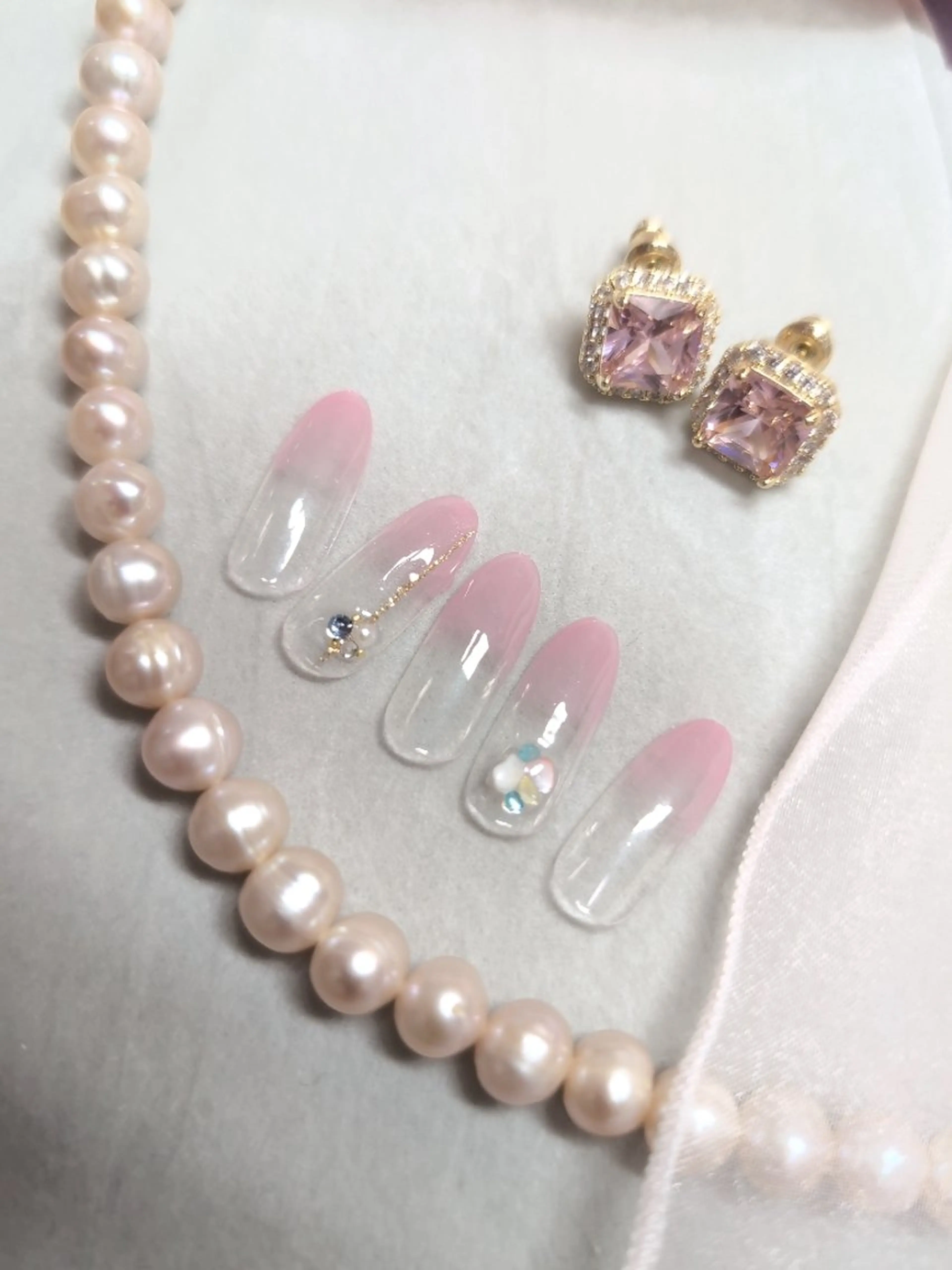 ネイル ヌーディジュエリー ネイルサロンのネイルデザイン