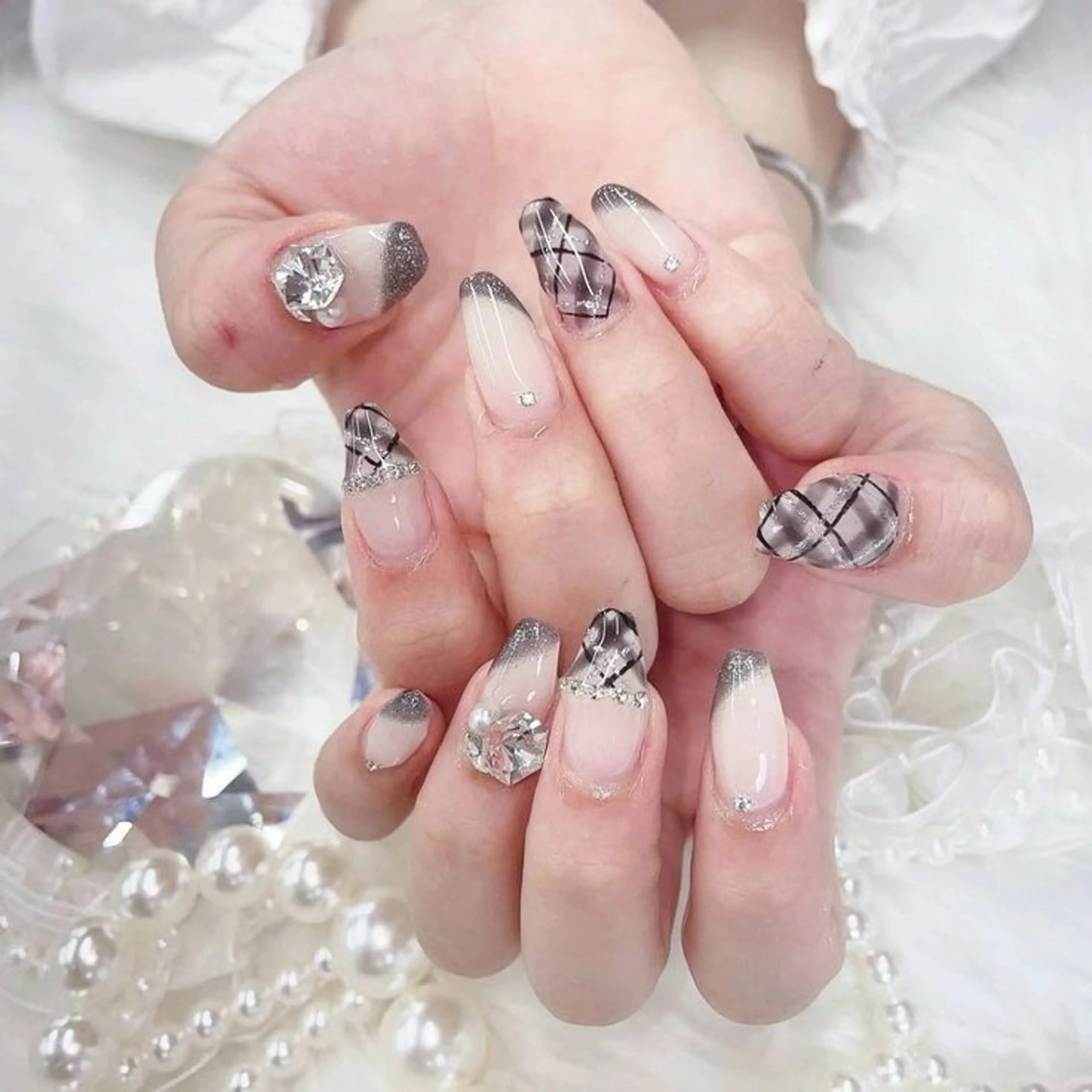 ネイル マグネットネイル ピンク ネイルチップ 冬ネイル Lee Nailsのネイルデザイン