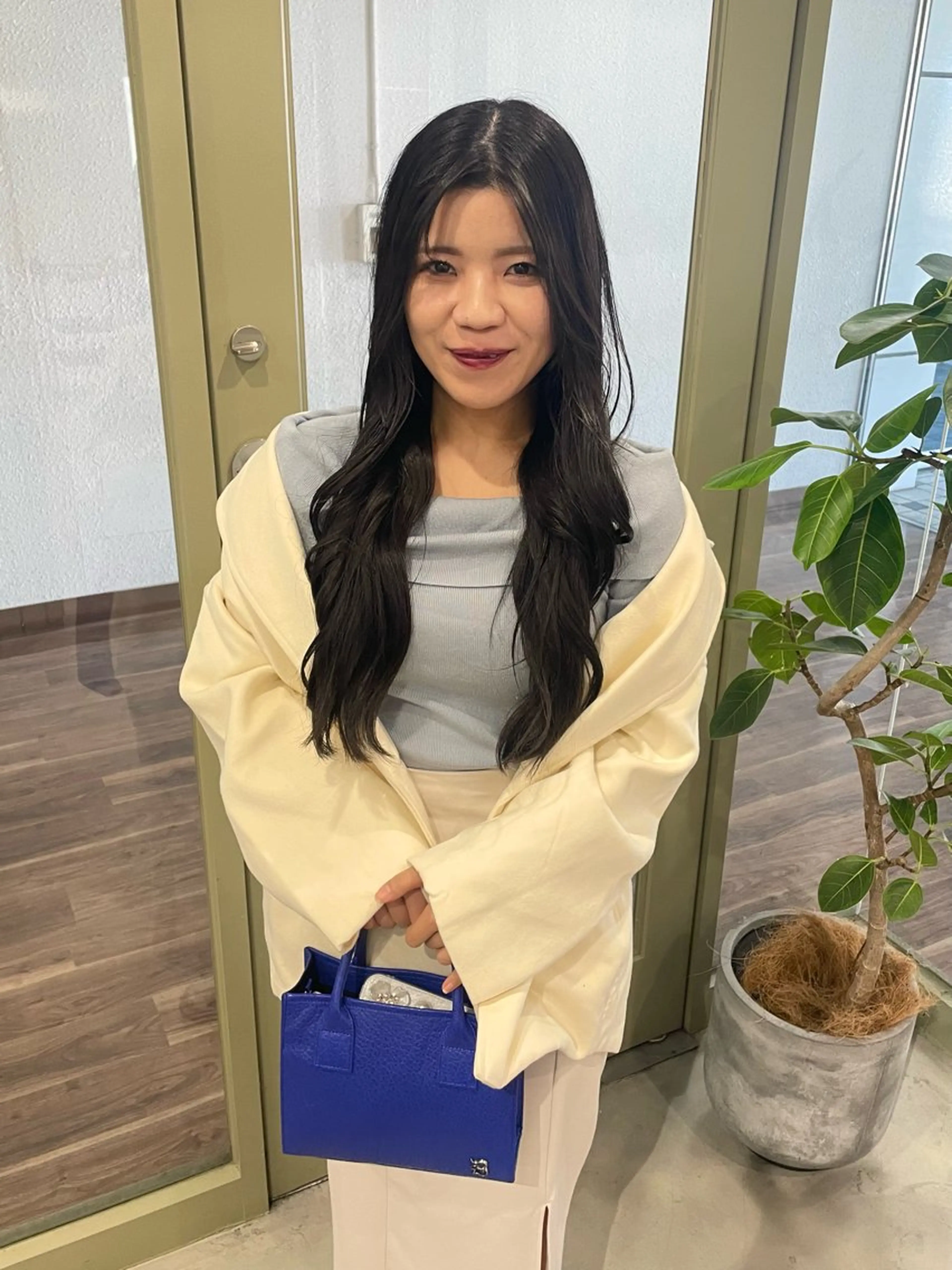 ロング カラー カットパーマモデル 山中 遥のヘアスタイル