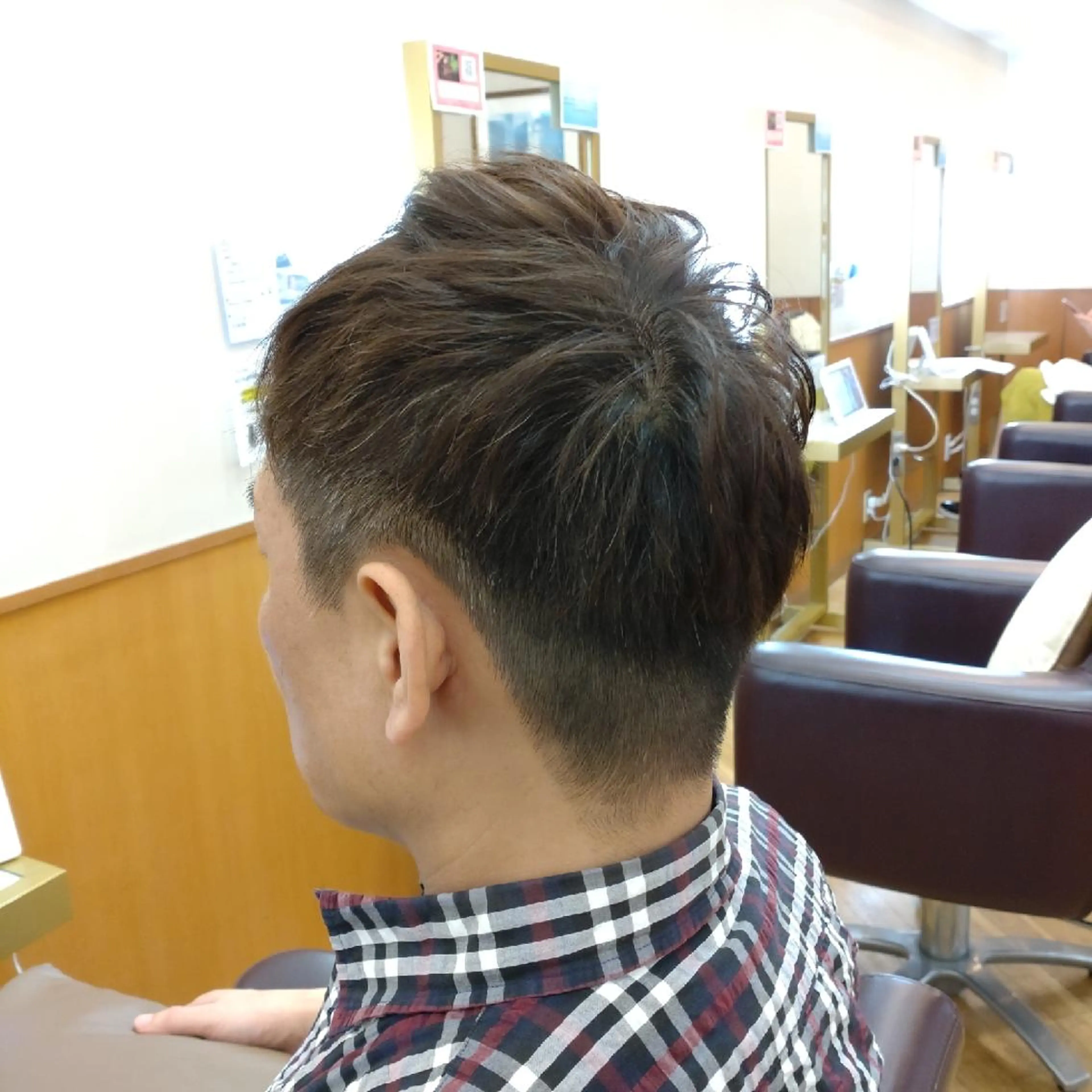 メンズ パーマ 仮屋 敬介のヘアスタイル