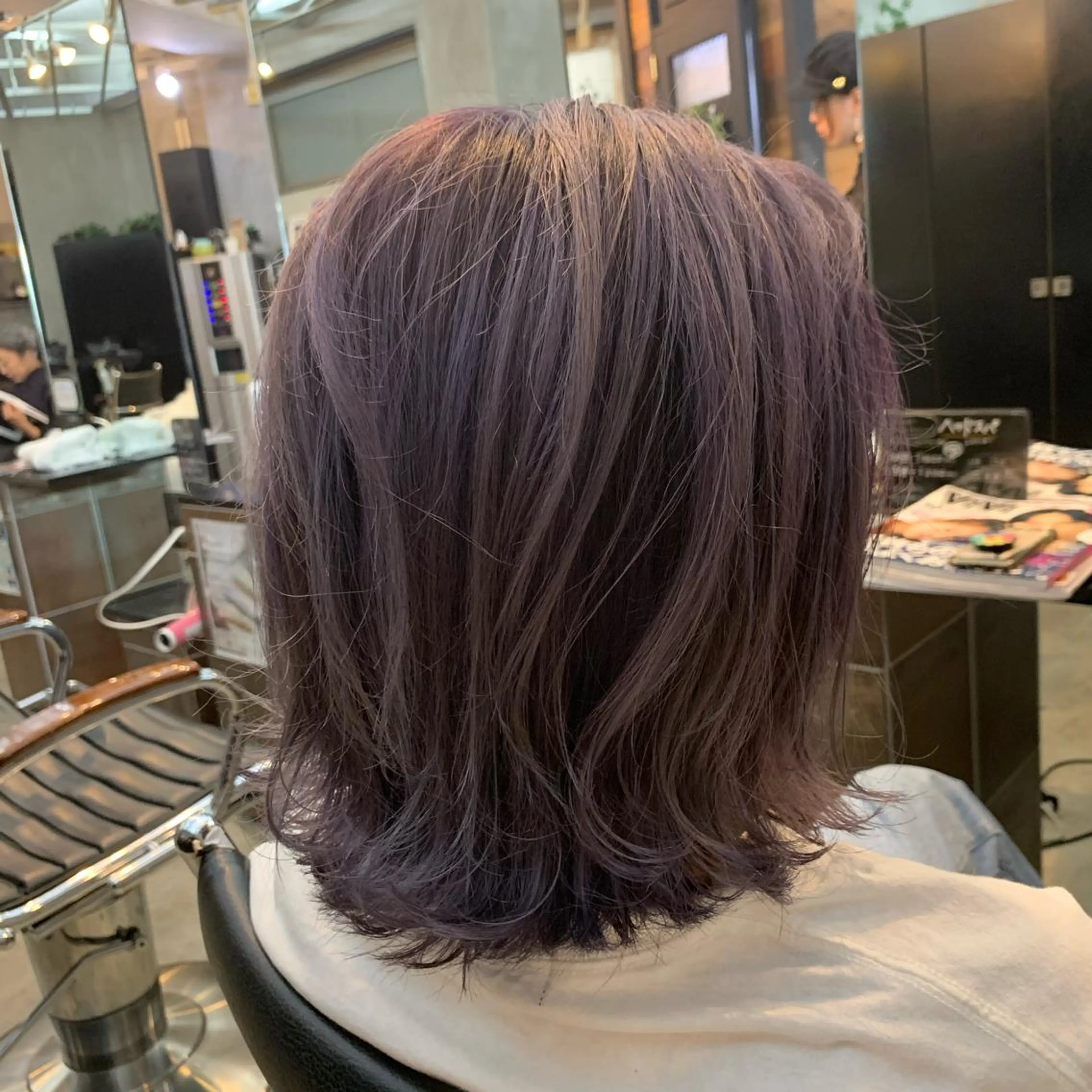 ミディアム カラー ブリーチ パープルカラー shian橋本南口所属・月200人を担当 💇‍♀️栗林のヘアスタイル