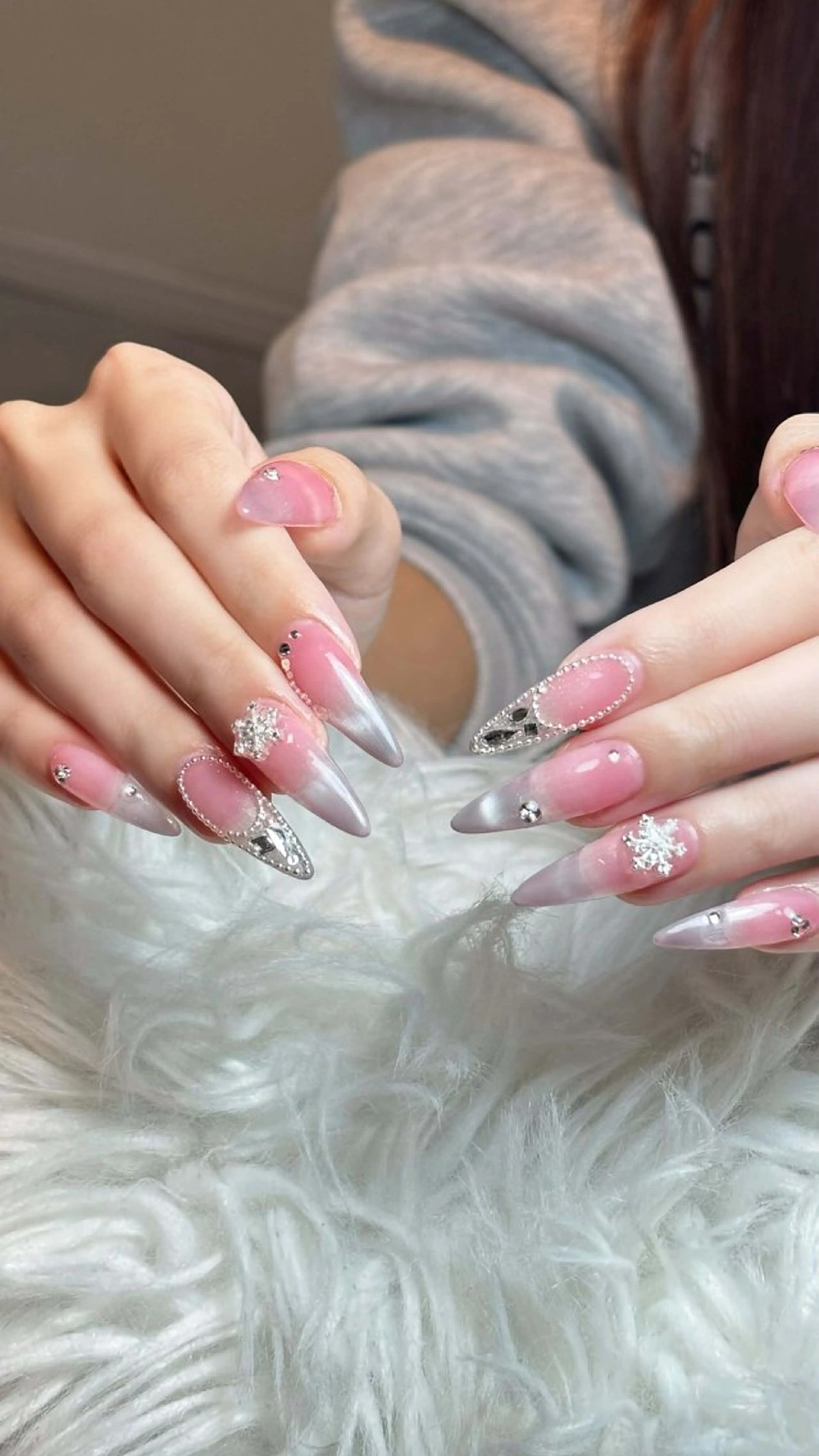 ネイル オーロラネイル ボルドー ブラウン 氷ネイル・うるうるネイル キラキラネイル ハンドネイル Julli ジュリのネイルデザイン