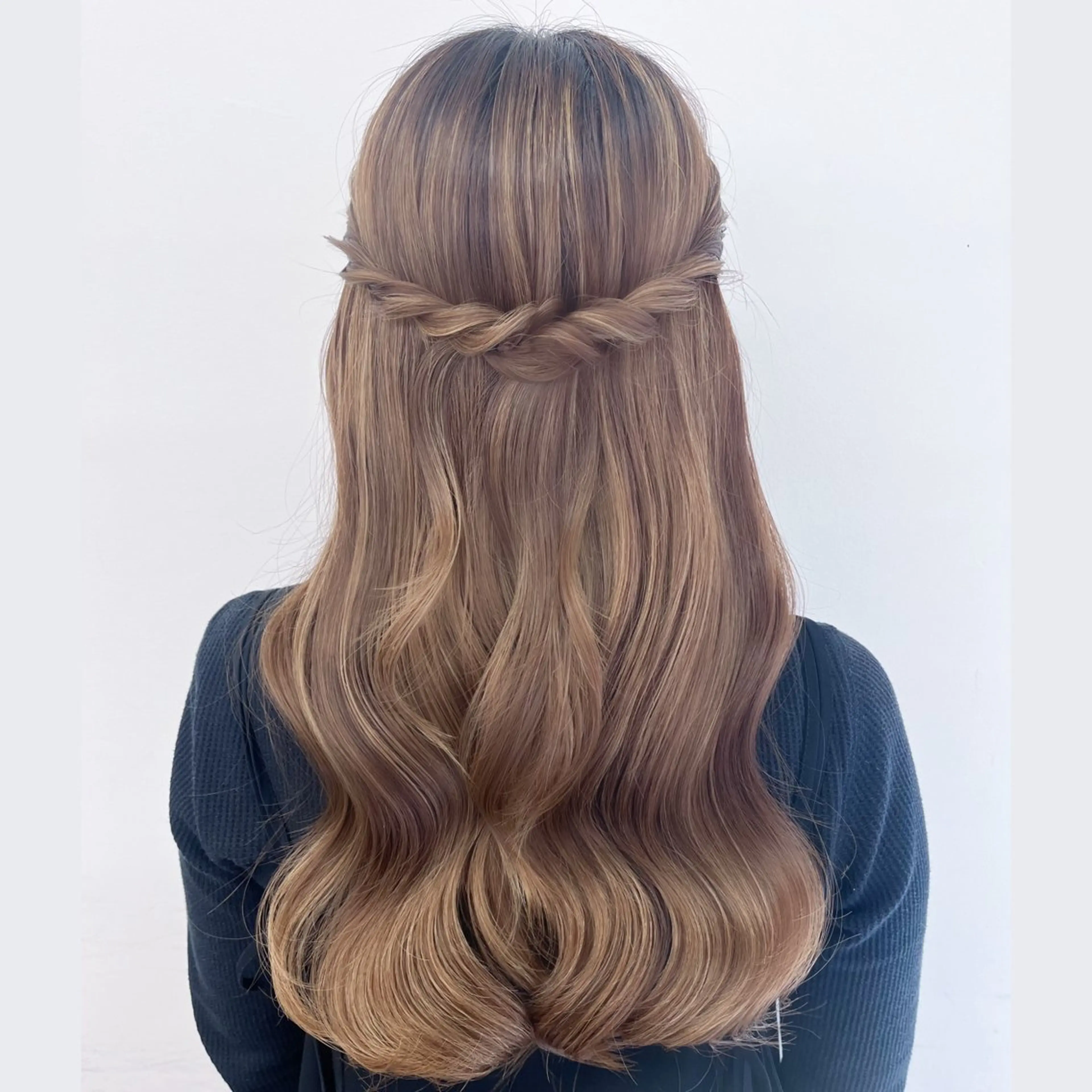 お出かけ前ヘアセット🎀ダウンスタイル、韓国風巻き下ろし、簡単ハーフアップ✨️の写真