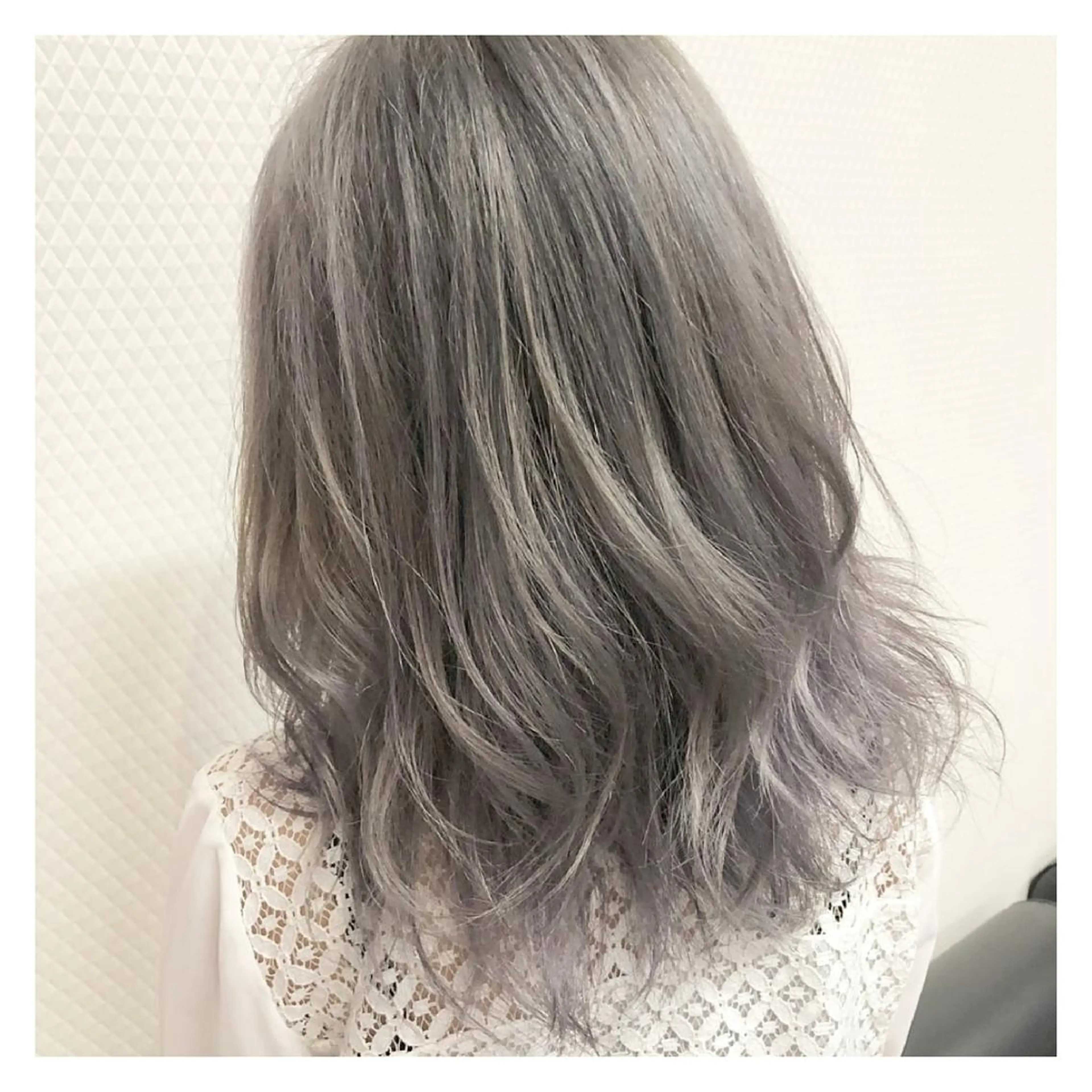 ミディアム カラー ブリーチ グレージュ 竹内啓太 ボブのヘアスタイル