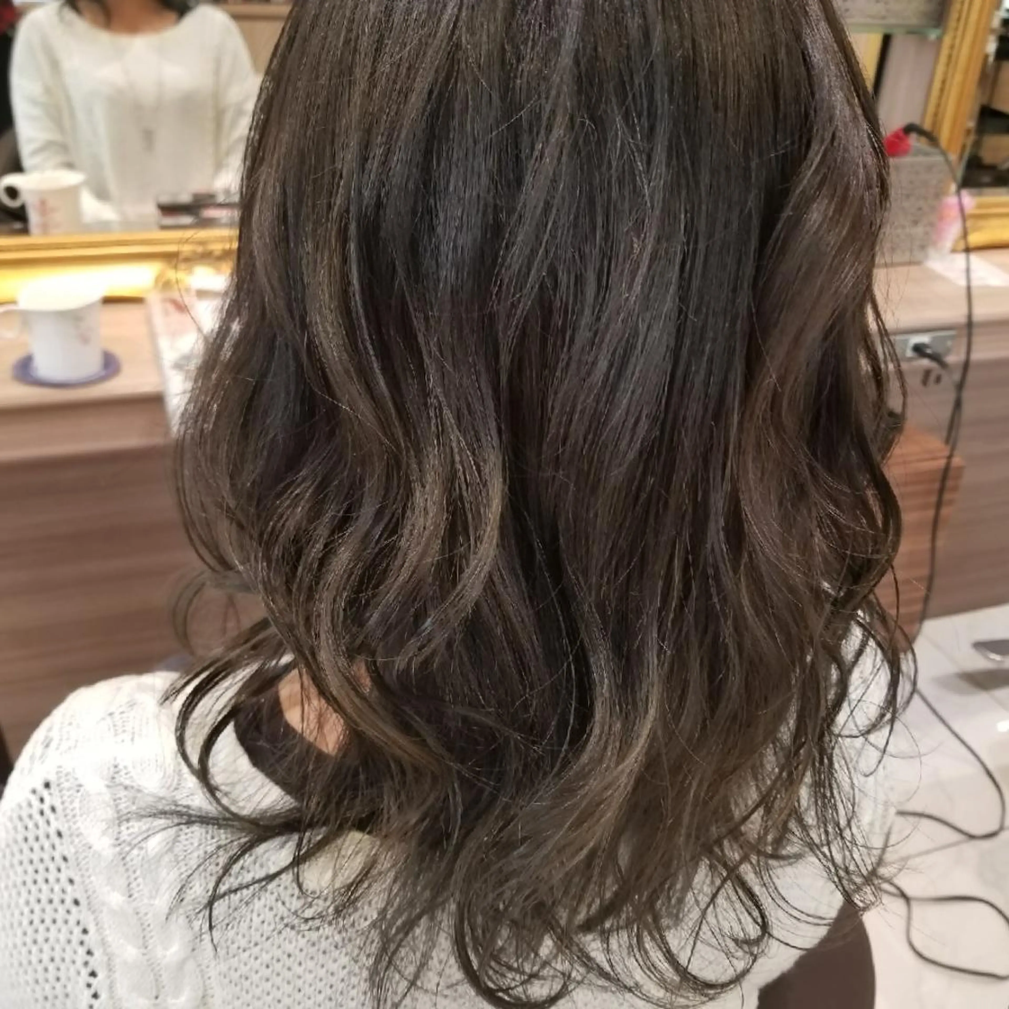 セミロング カラー ハイライトカラー イルミナカラー ハイライト Ash 店長　山下達也のヘアスタイル