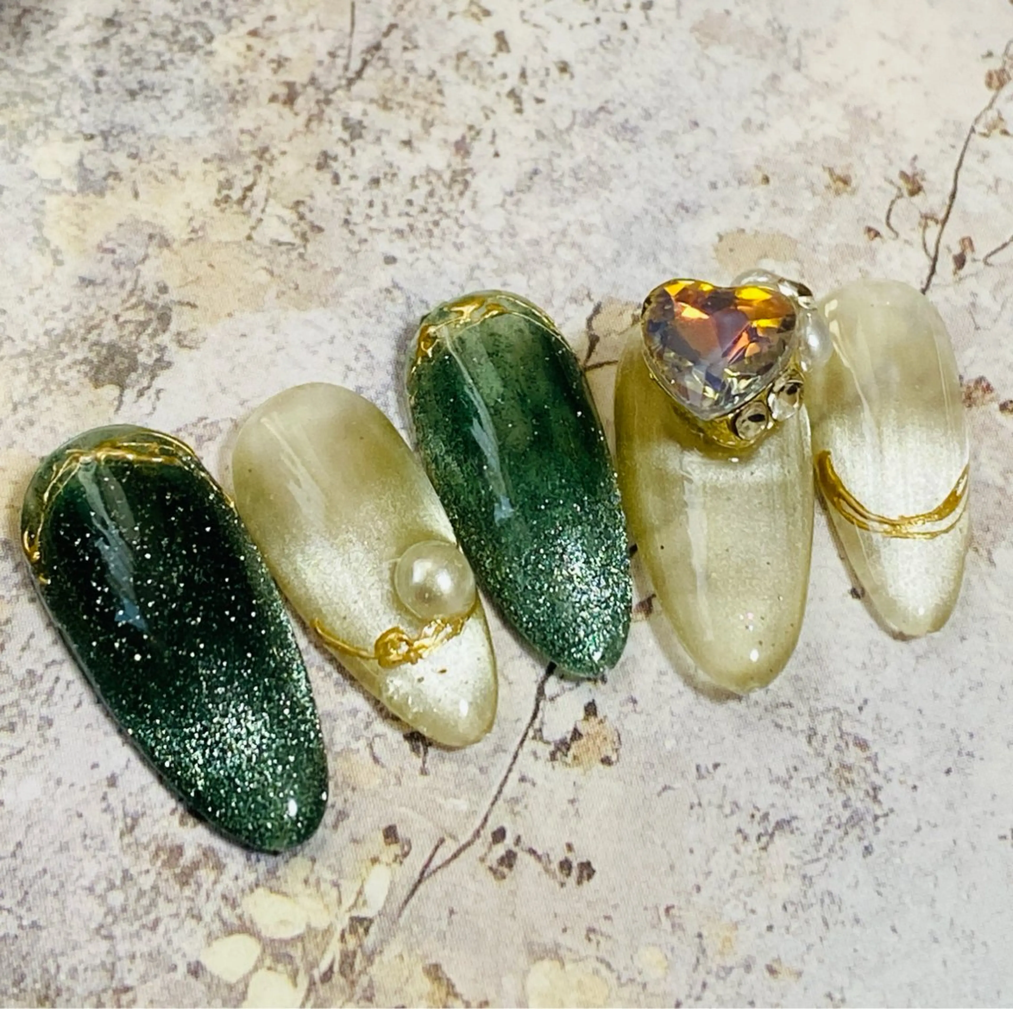 ネイル マグネットネイル 自宅ネイルサロン ♦️nuance♦️のネイルデザイン