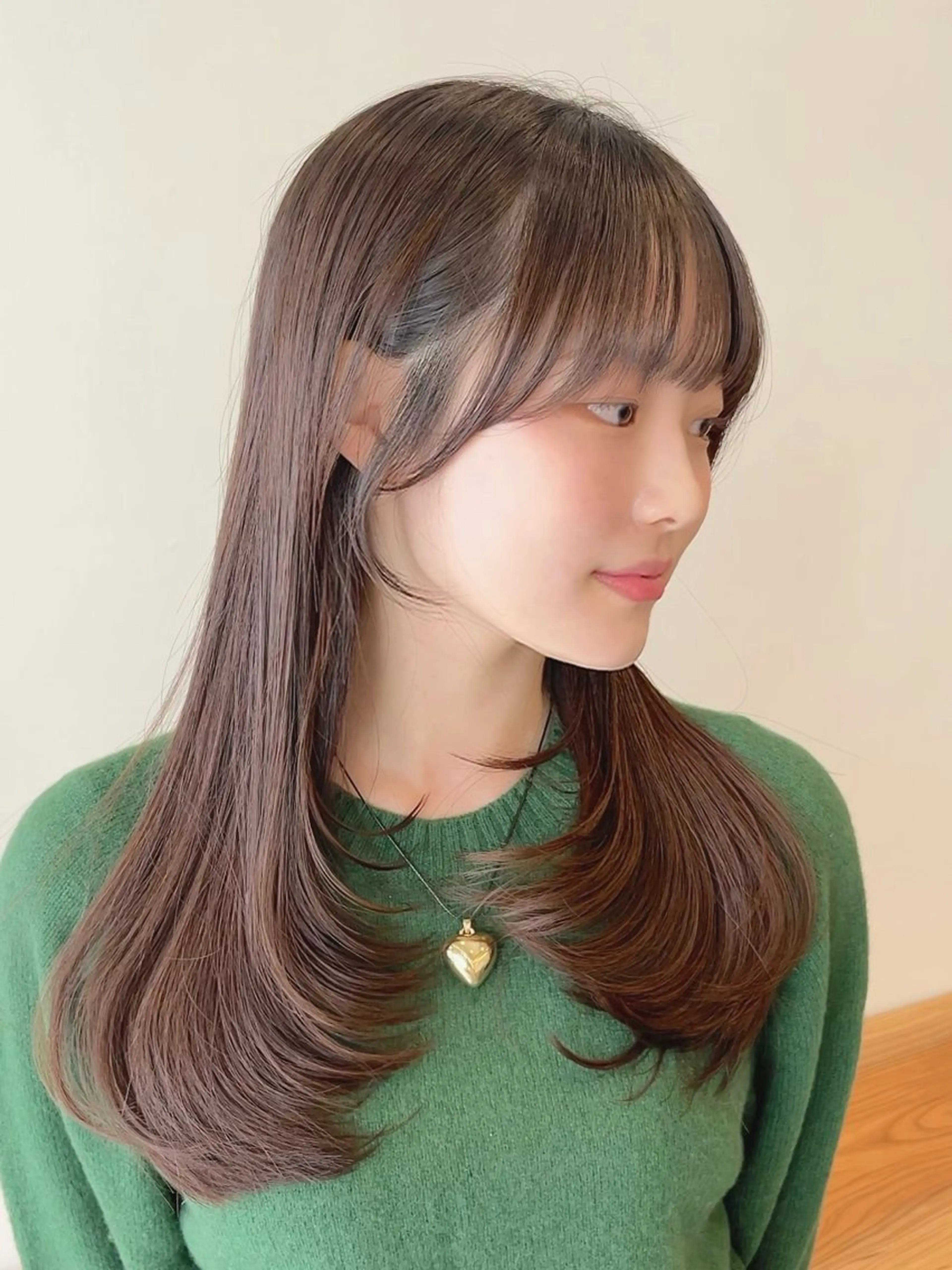 ロング カラー グレージュ くびれヘア 顔まわりレイヤー 韓国風ヘア レイヤーカット カット ヘアカラー VIEW EHIME 齋藤  あつきのヘアスタイル