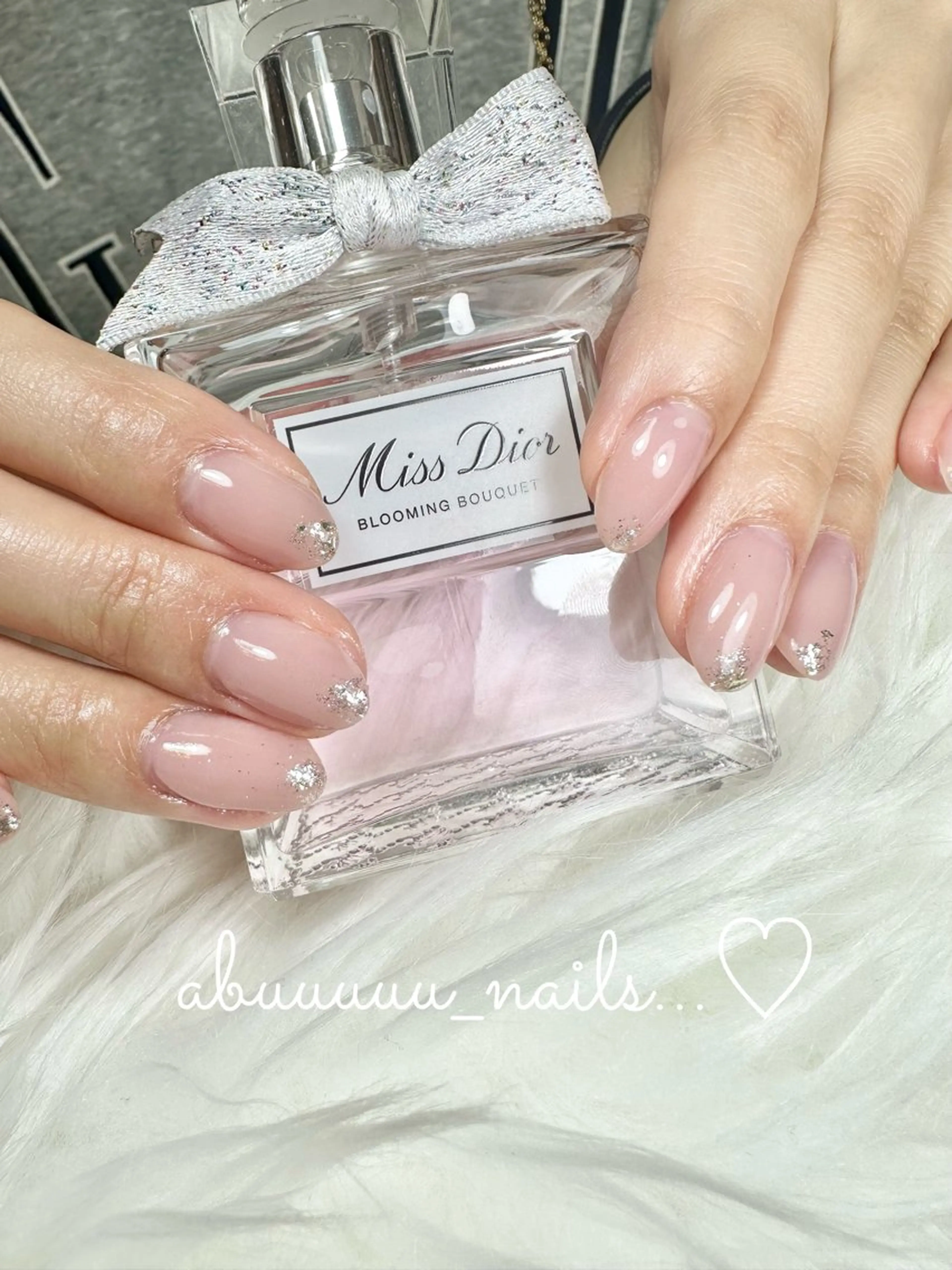 ネイル ラメ(グリッター) オフィスネイル ピンク シンプルネイル ホワイト abuuuuu nailsのネイルデザイン