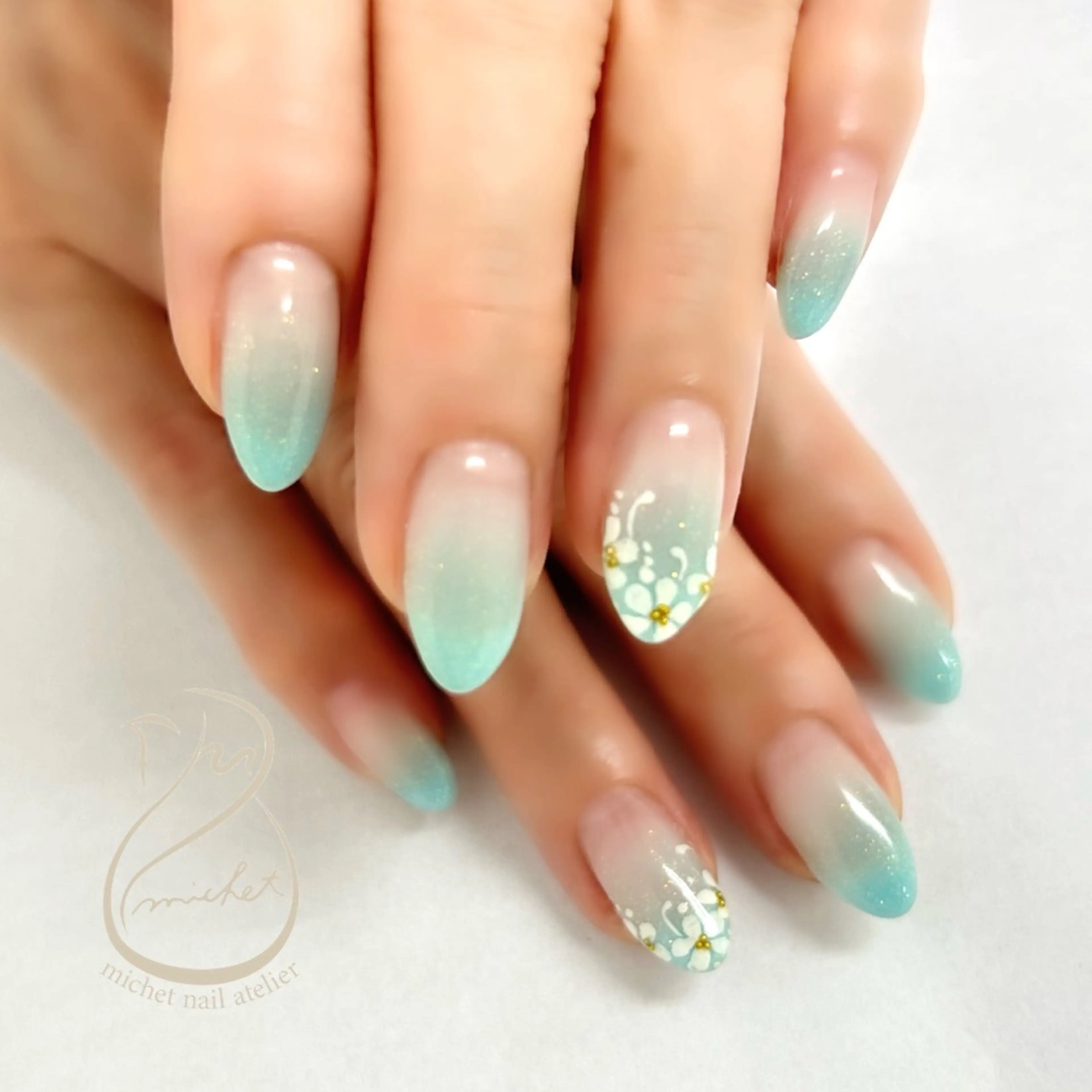 ネイル アートネイル ブルー フラワーネイル グラデーション 水色 ハンドネイル h. rikaのネイルデザイン