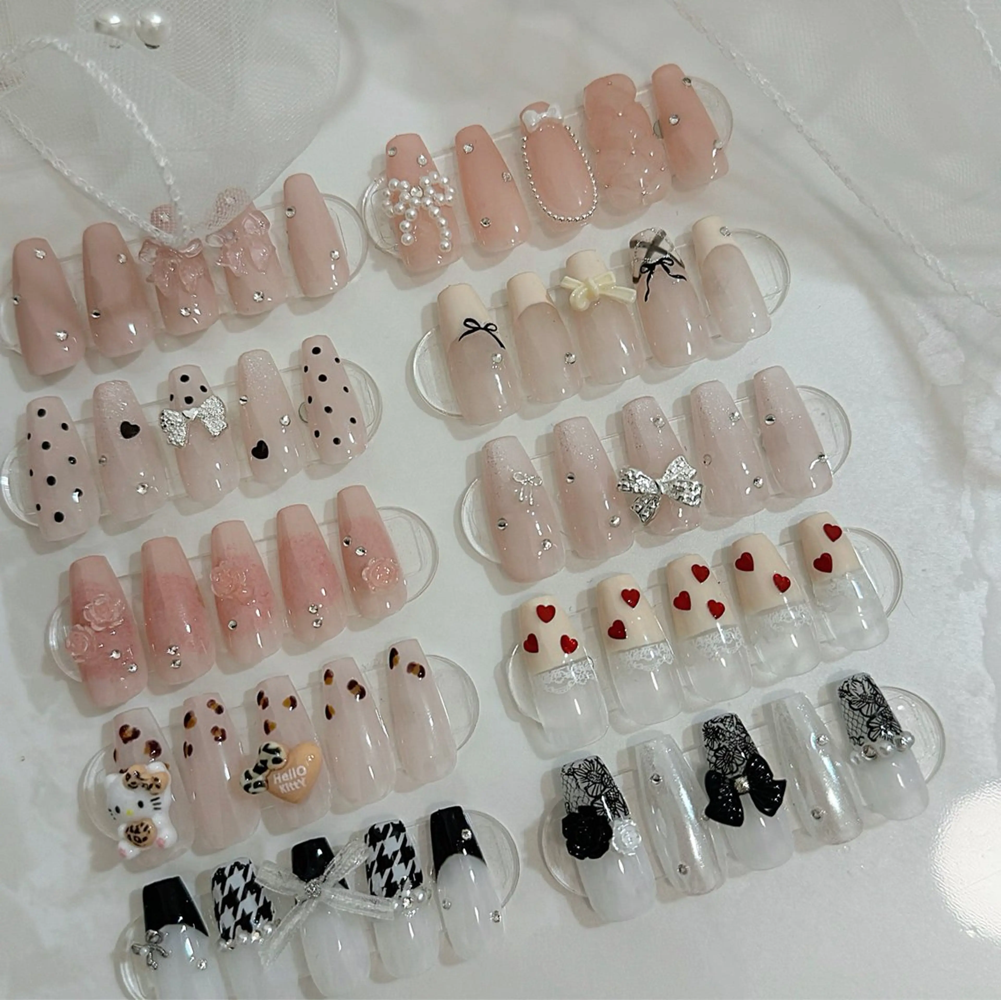 ネイル ハンドネイル シュシュ 🎀 girly nailのネイルデザイン