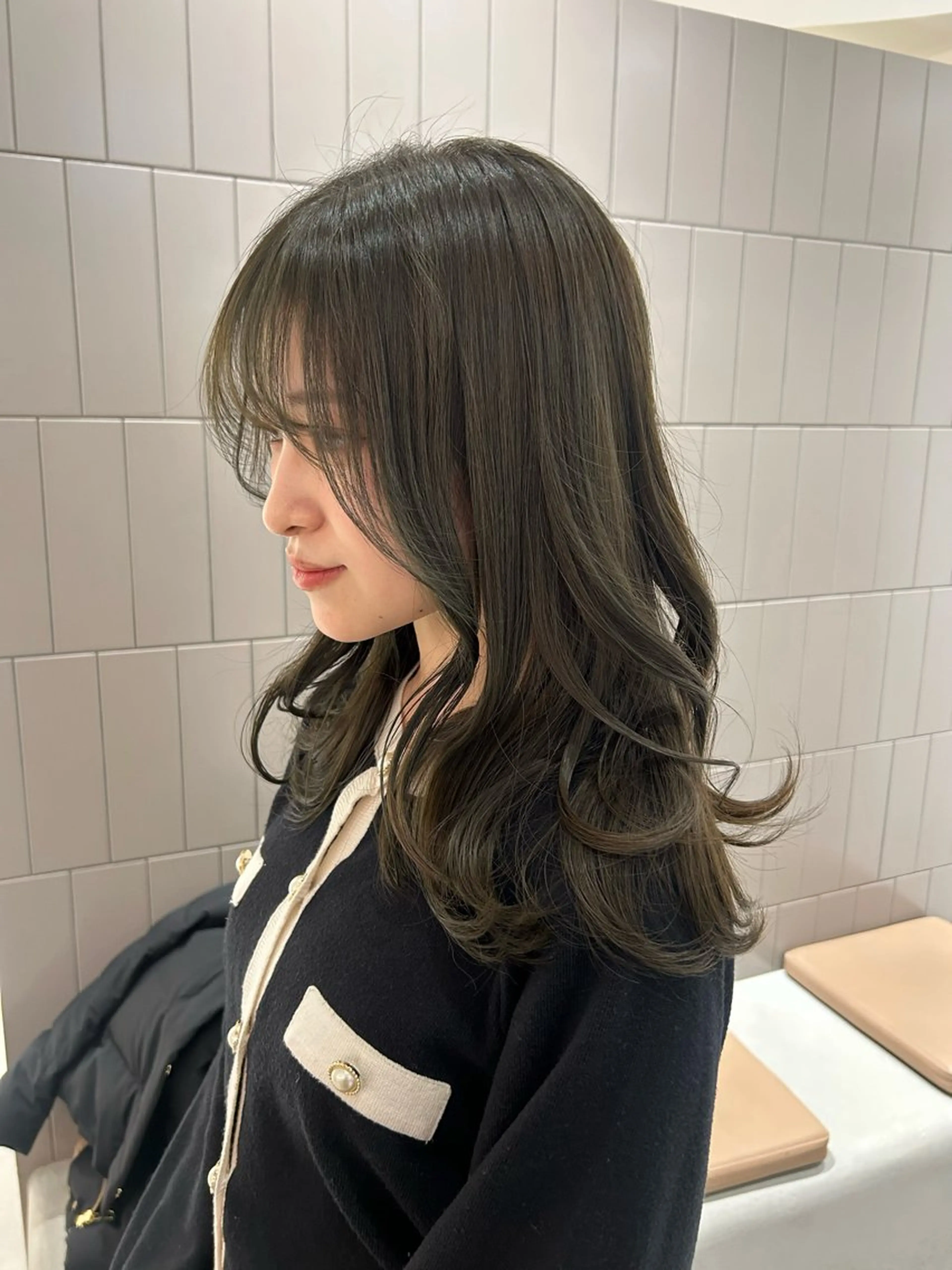 セミロング カラー グレージュ オリーブグレージュ オリーブグレー カット ヘアカラー オリーブベージュ/ ブリーチなし透明感のヘアスタイル