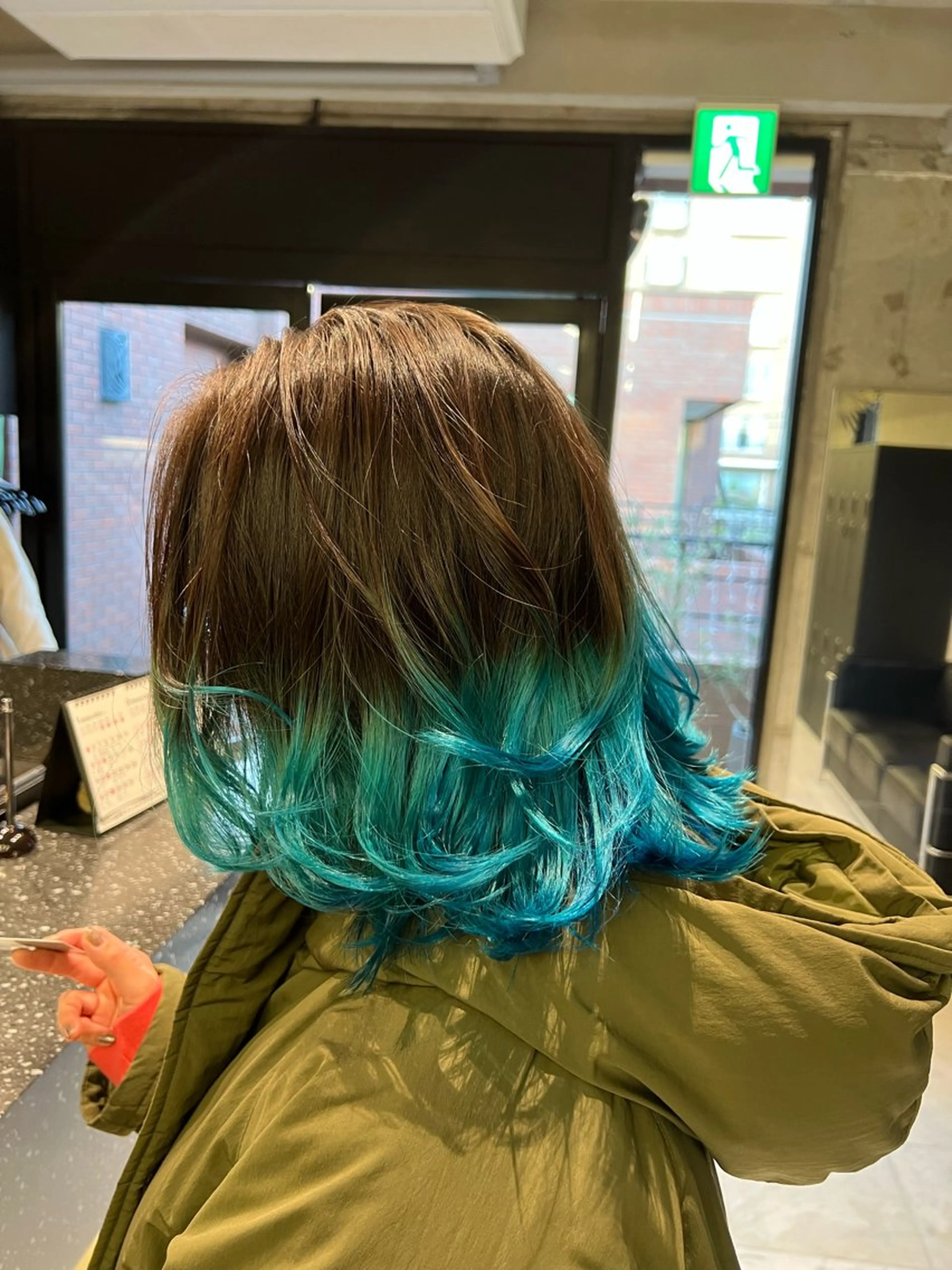 ミディアム カラー ブルーカラー ヘアカラー ハイライト/白髪ぼか し/臼田さりな🌹のヘアスタイル