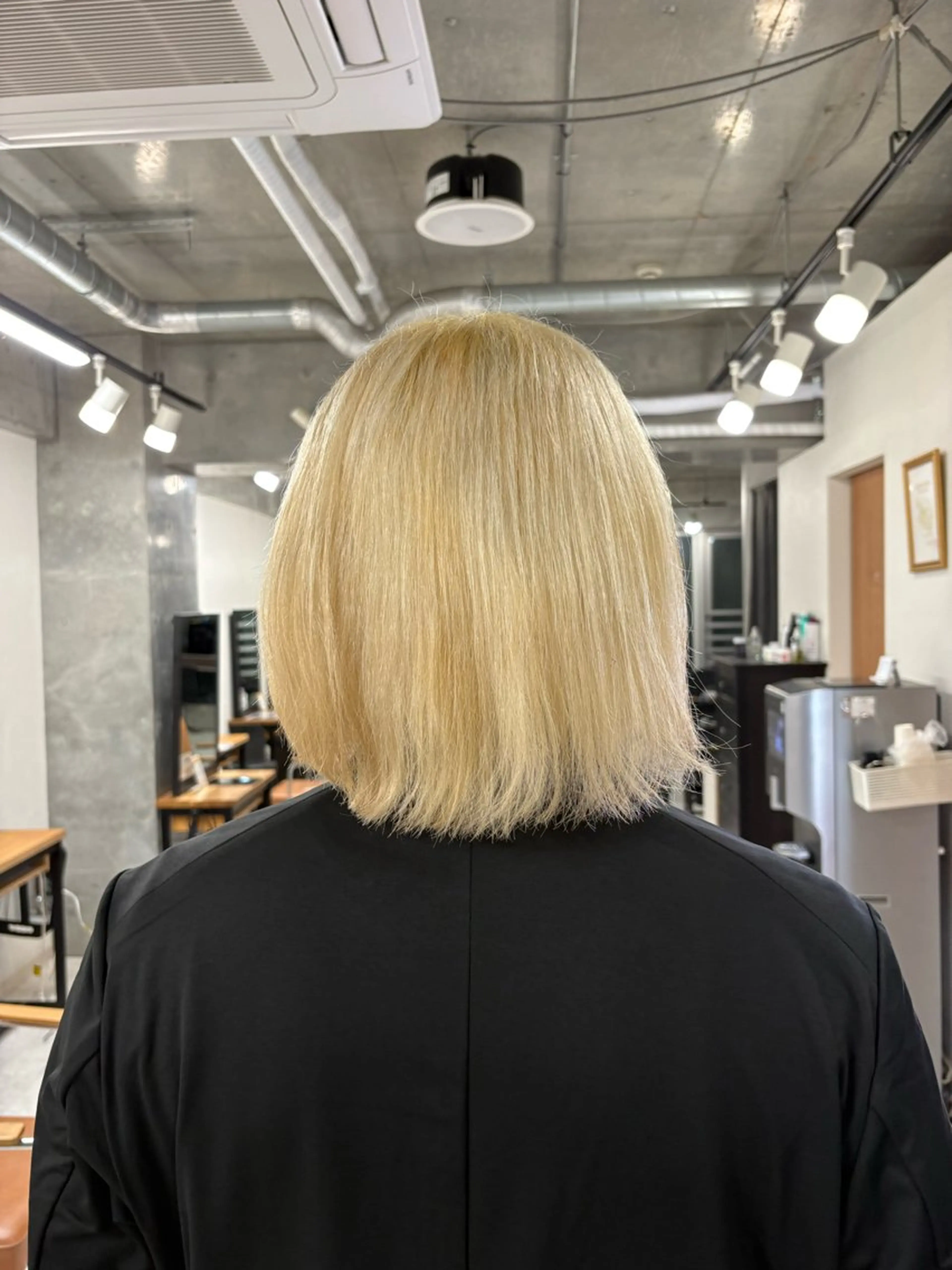 カラー メンズ ブロンド ホワイトブロンド メンズパーマ特化 園田　楓莉のヘアスタイル