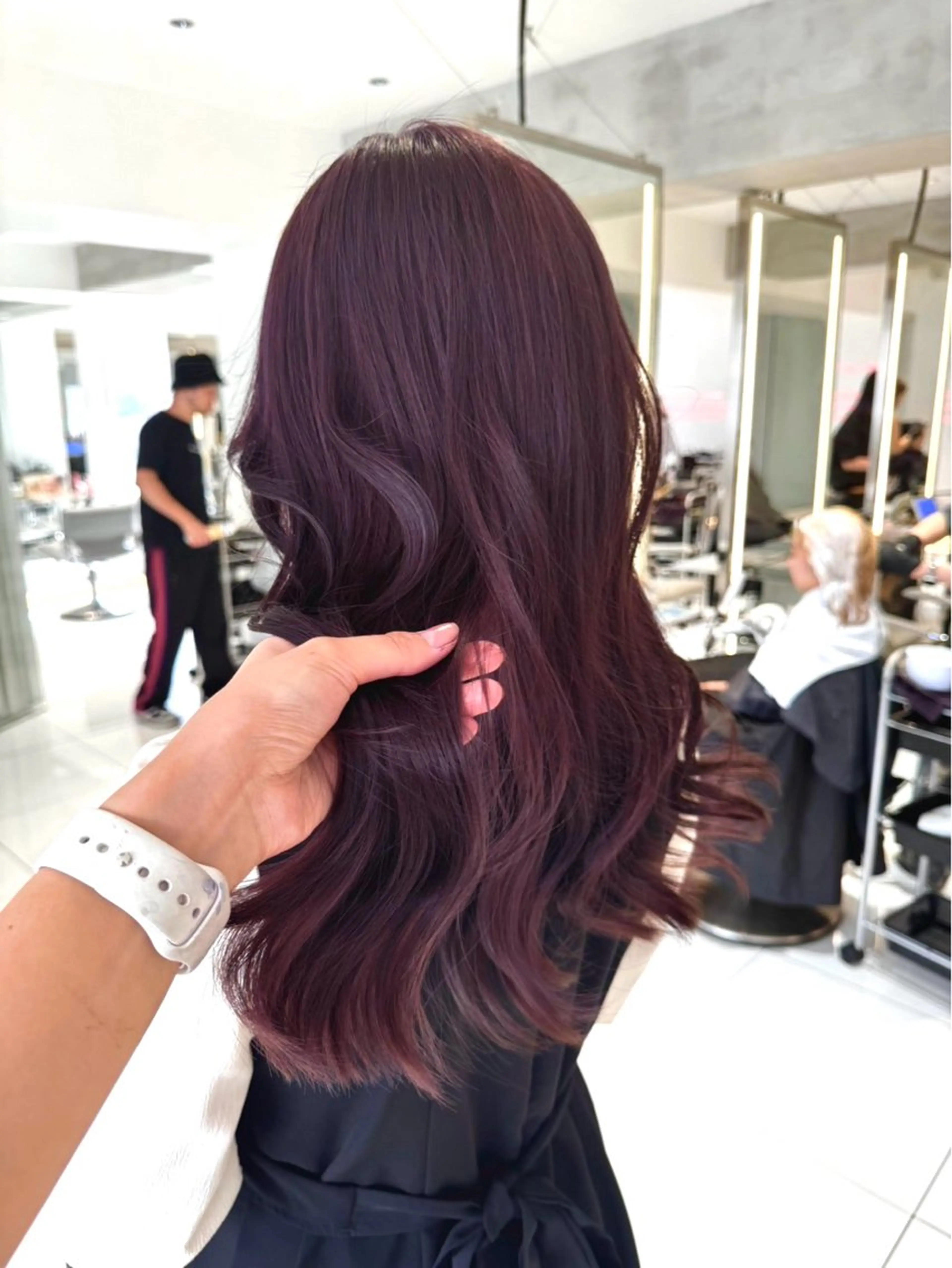 ロング カラー ブリーチ ケアカラー ブリーチなしカラー ピンクカラー バイオレットカラー サキ🤍ハイトーン 🩰くびれ巻きヘアのヘアスタイル