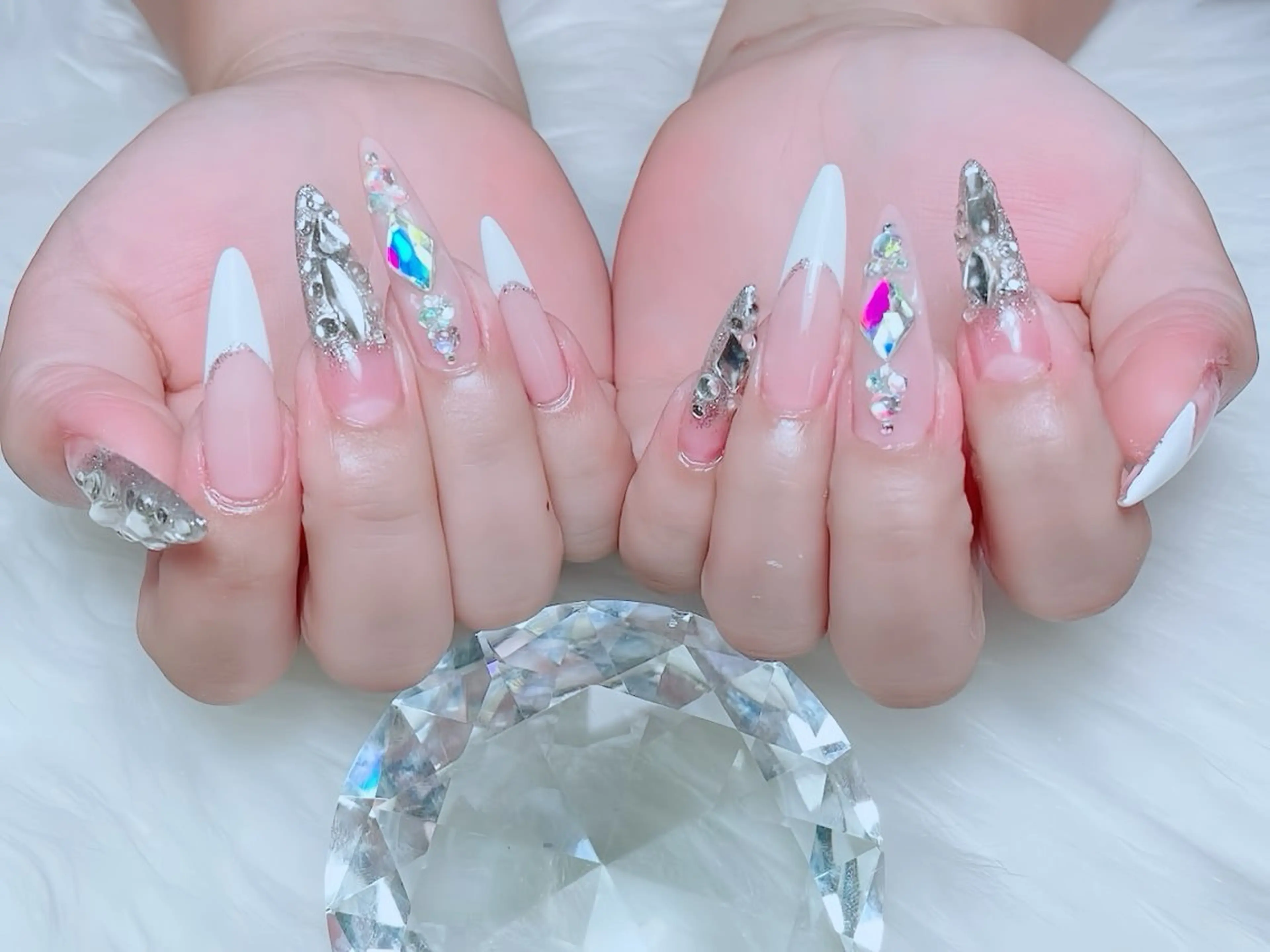 ネイル チークネイル フレンチネイル ガラスフレンチ グラデーション キラキラネイル Rin Nail 新大久保店のネイルデザイン