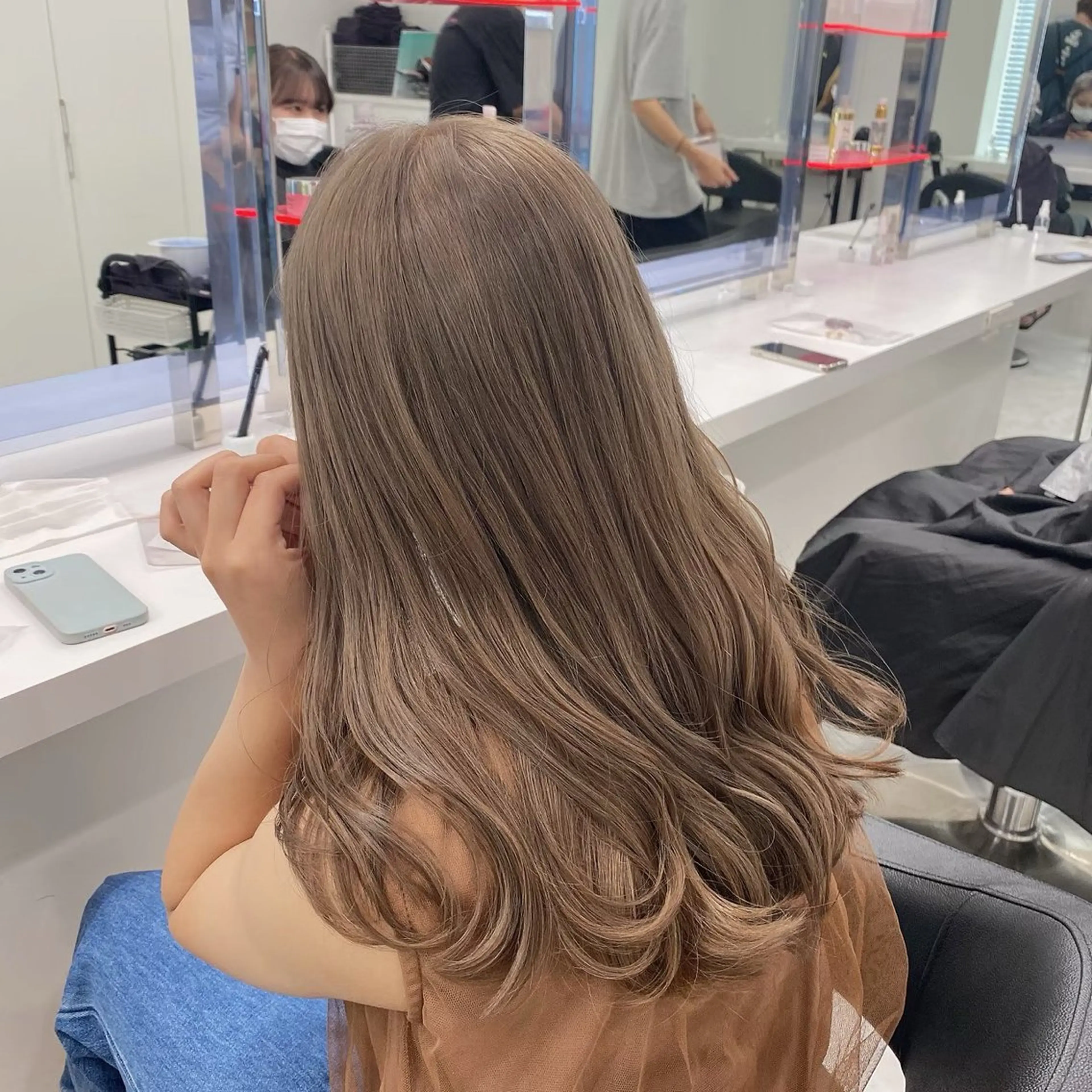 セミロング カラー ヘアアレンジ 🫧モテる💗ダメー ジレスハイトーン🫧のヘアスタイル