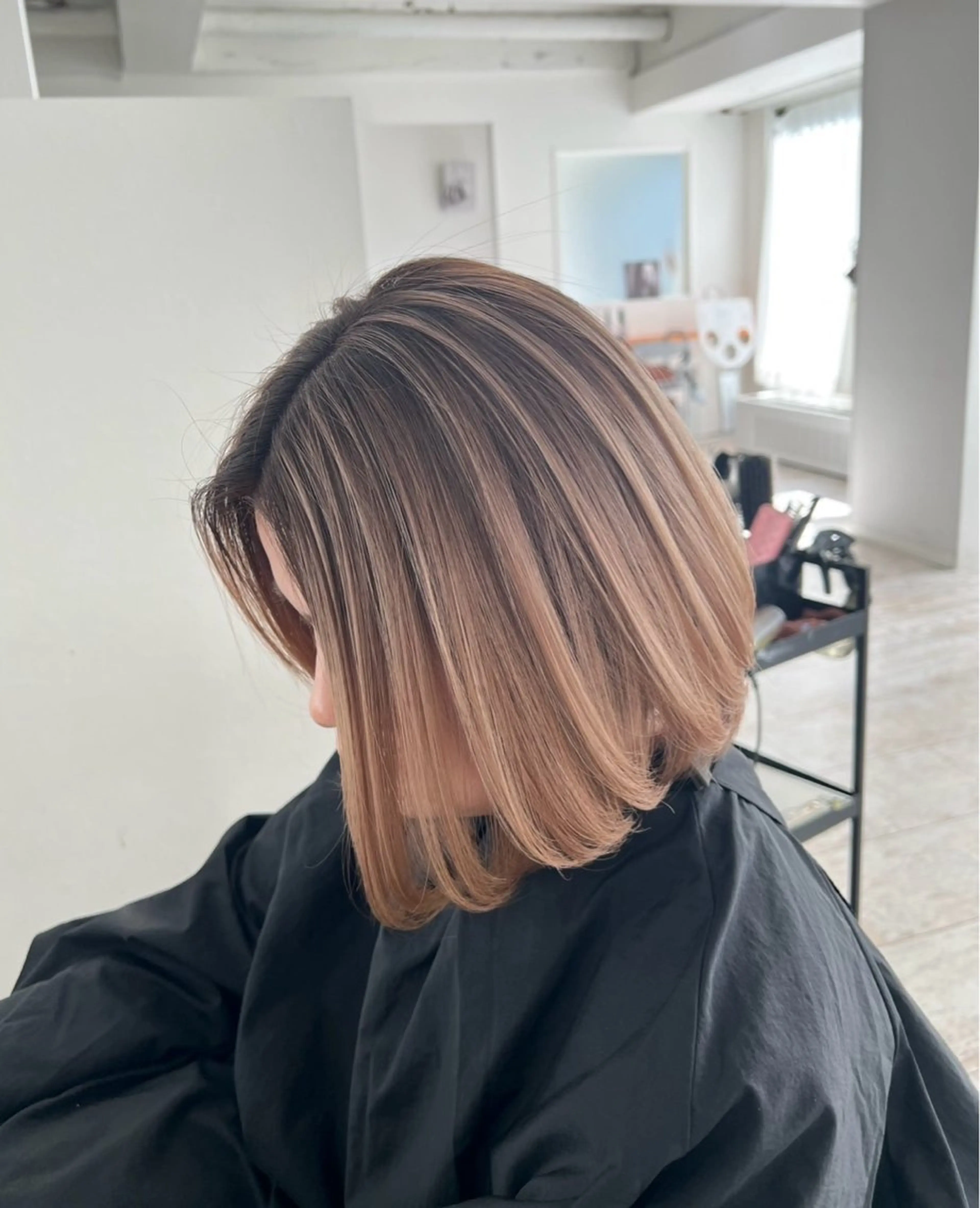 ショート カラー バレイヤージュ ベージュカラー ホワイトベージュ レイヤーカット ヘアカラー トリートメント ROBIN所属・指名数No.1 /NAOYAのヘアスタイル