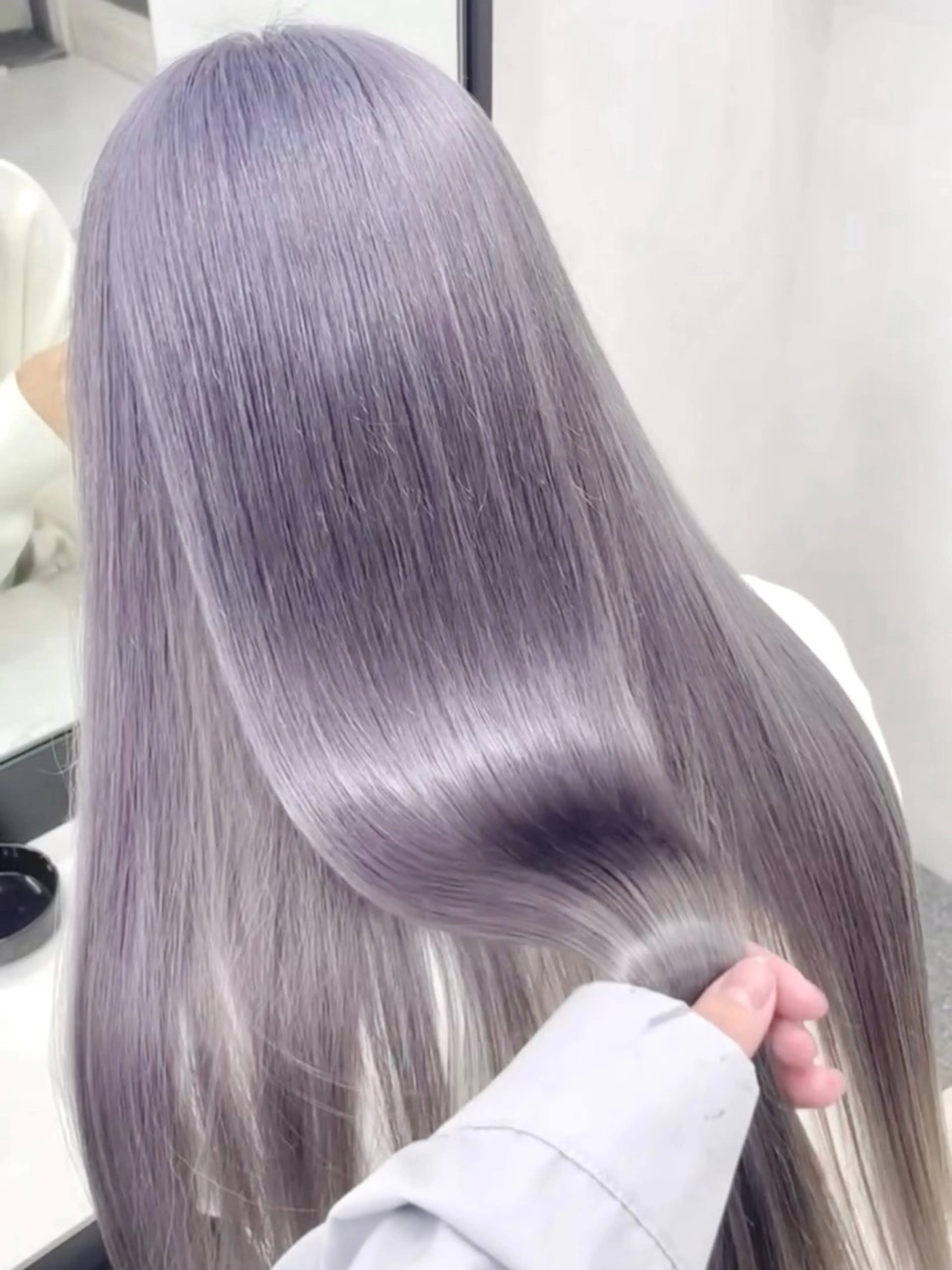 ロング パープルカラー ヘアカラー ハイトーン/艶カラー sarina🩷のヘアスタイル