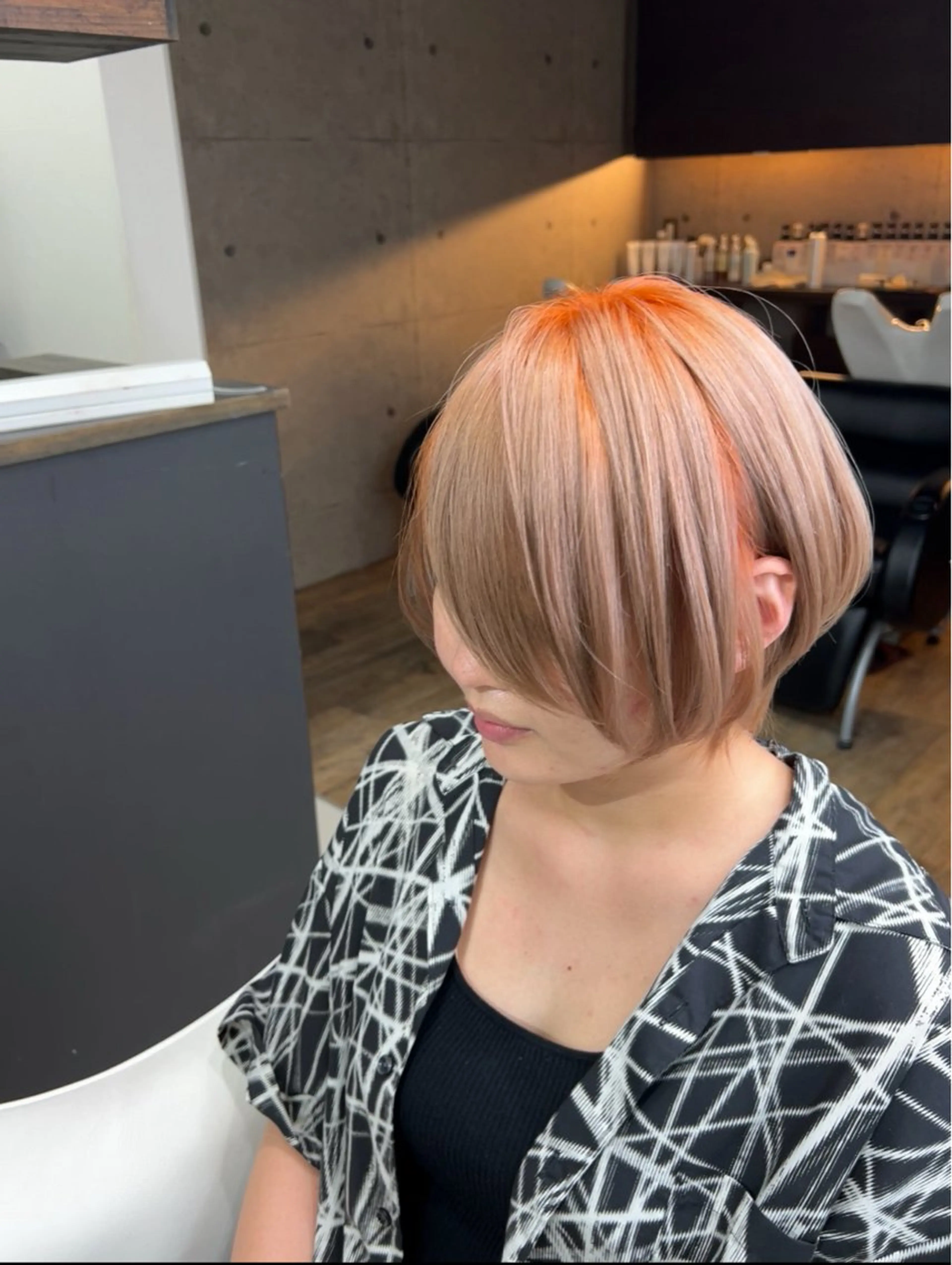 ショート カラー ヘアカラー トリートメント VIRAL ヴァイラルのヘアスタイル