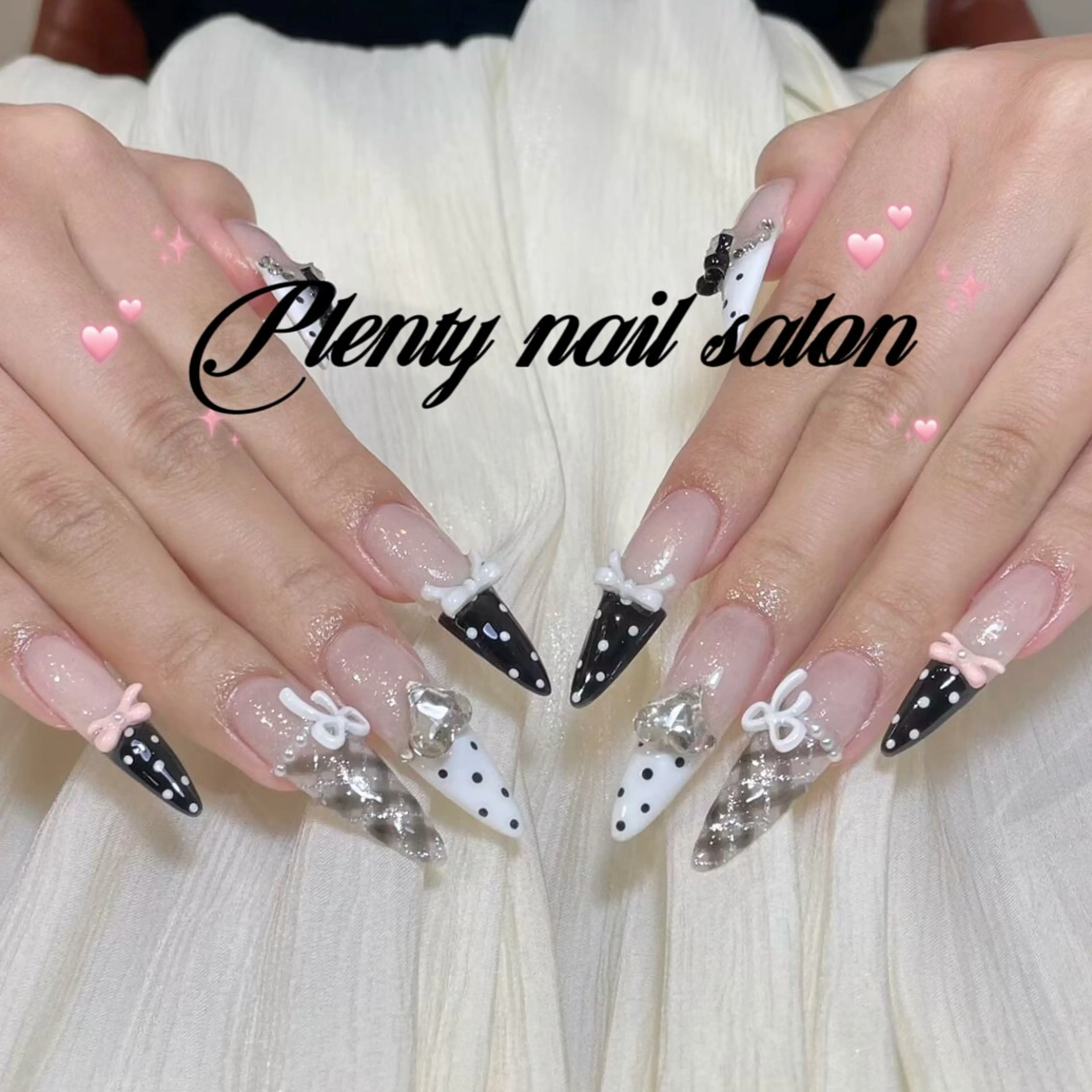 ネイル アートネイル オーロラネイル キラキラネイル 韓国ネイル マグネットネイル ハンドネイル ハンドケア Plenty 💞のネイルデザイン