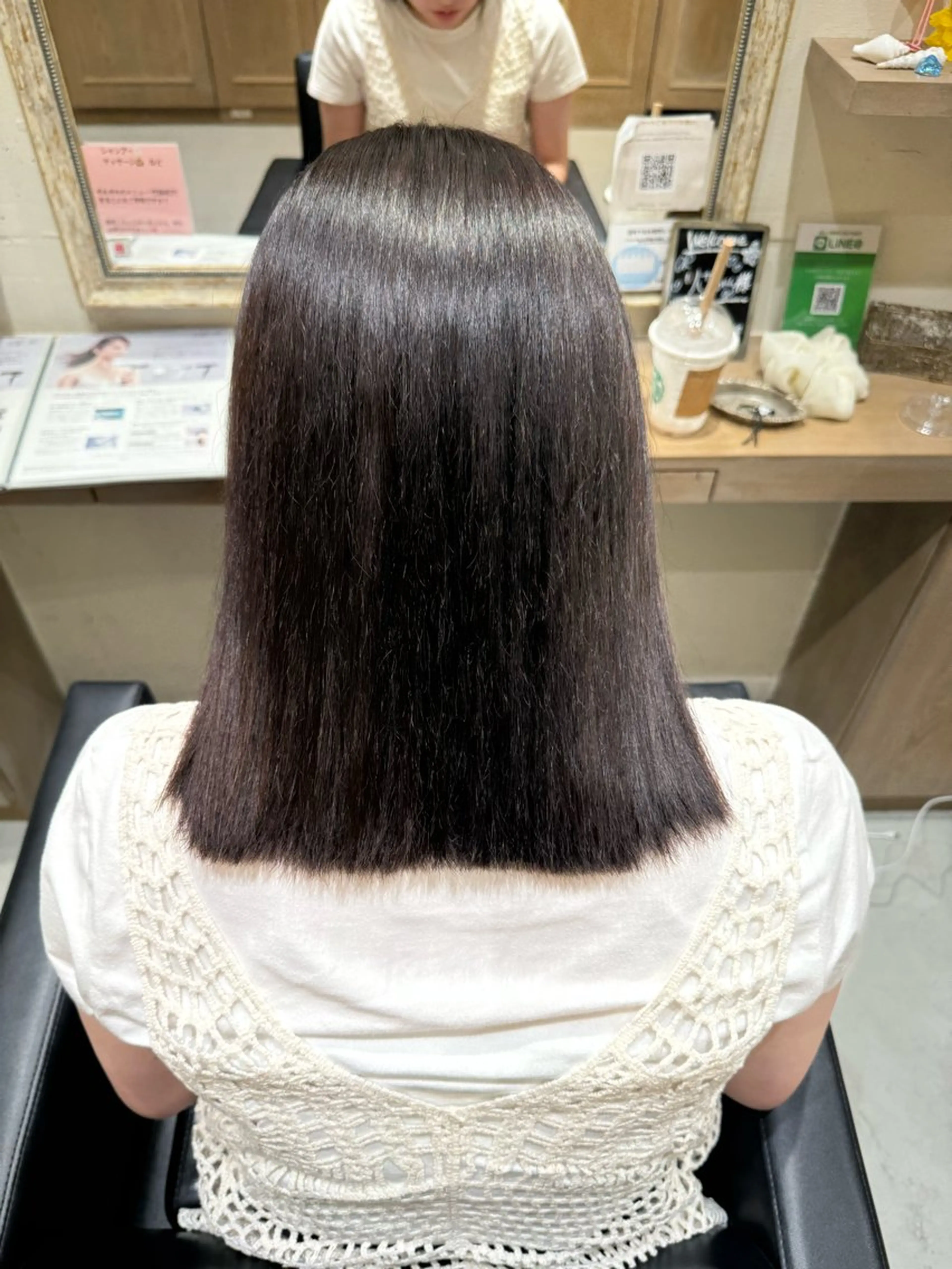 セミロング レイヤー/顔周り/透 明感カラー/うる艶のヘアスタイル