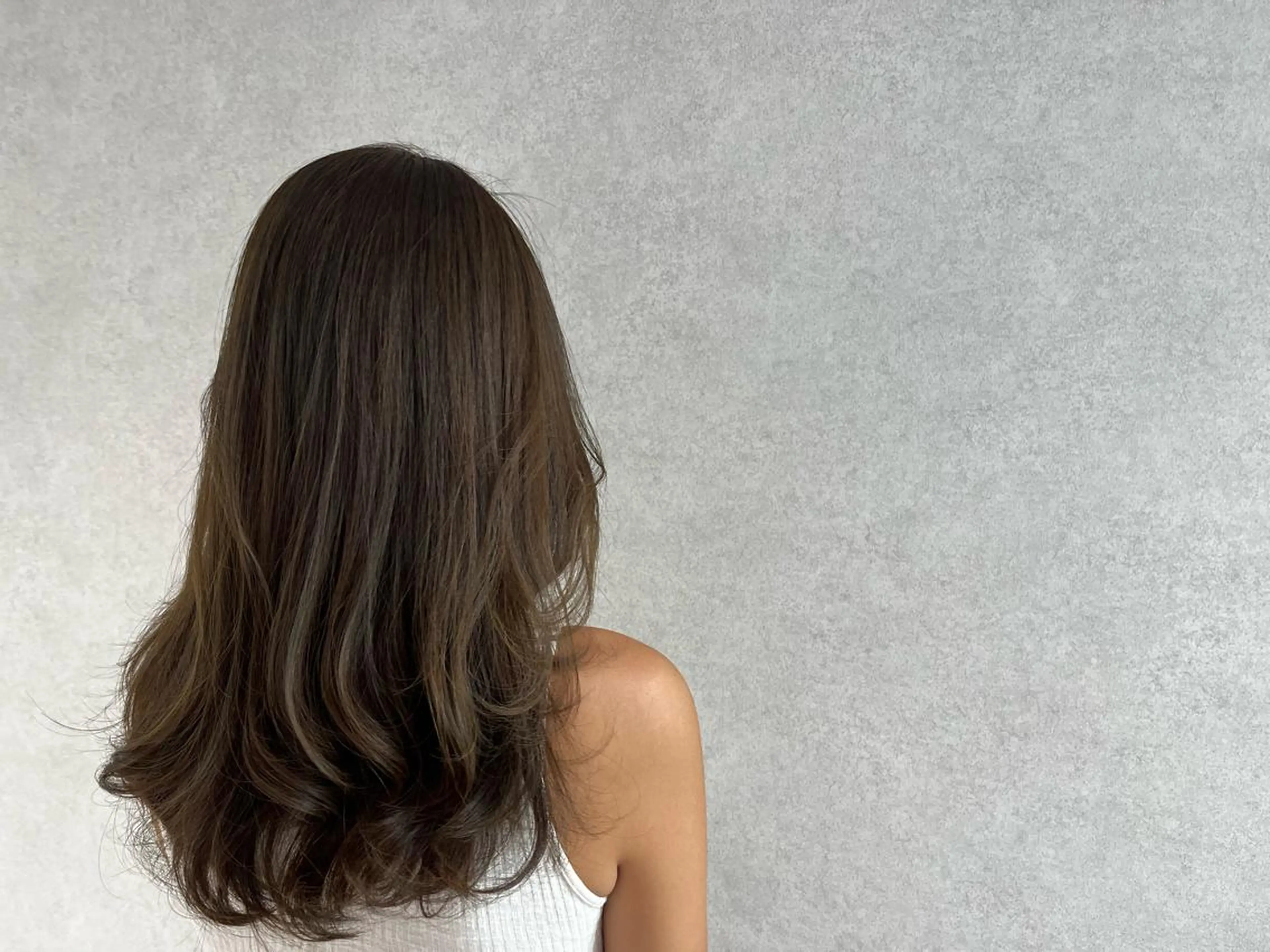 ロング カラー ヘアアレンジ ハイライトカラー ハイライト 韓国肌管理 ウプエステティックのエステ・リラクイメージ