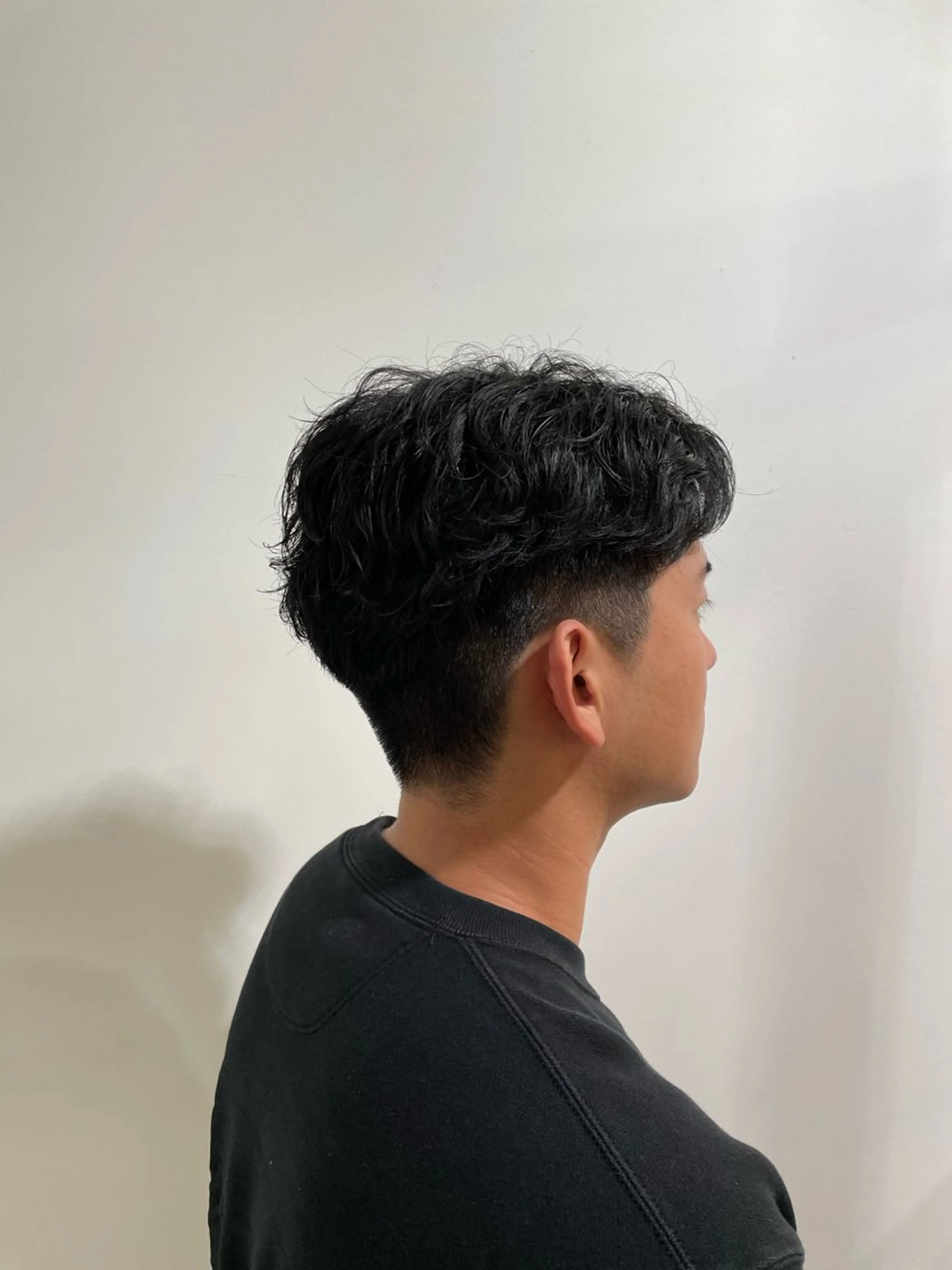 メンズ センターパート メンズパーマ パーマ オオシマ ミユのヘアスタイル