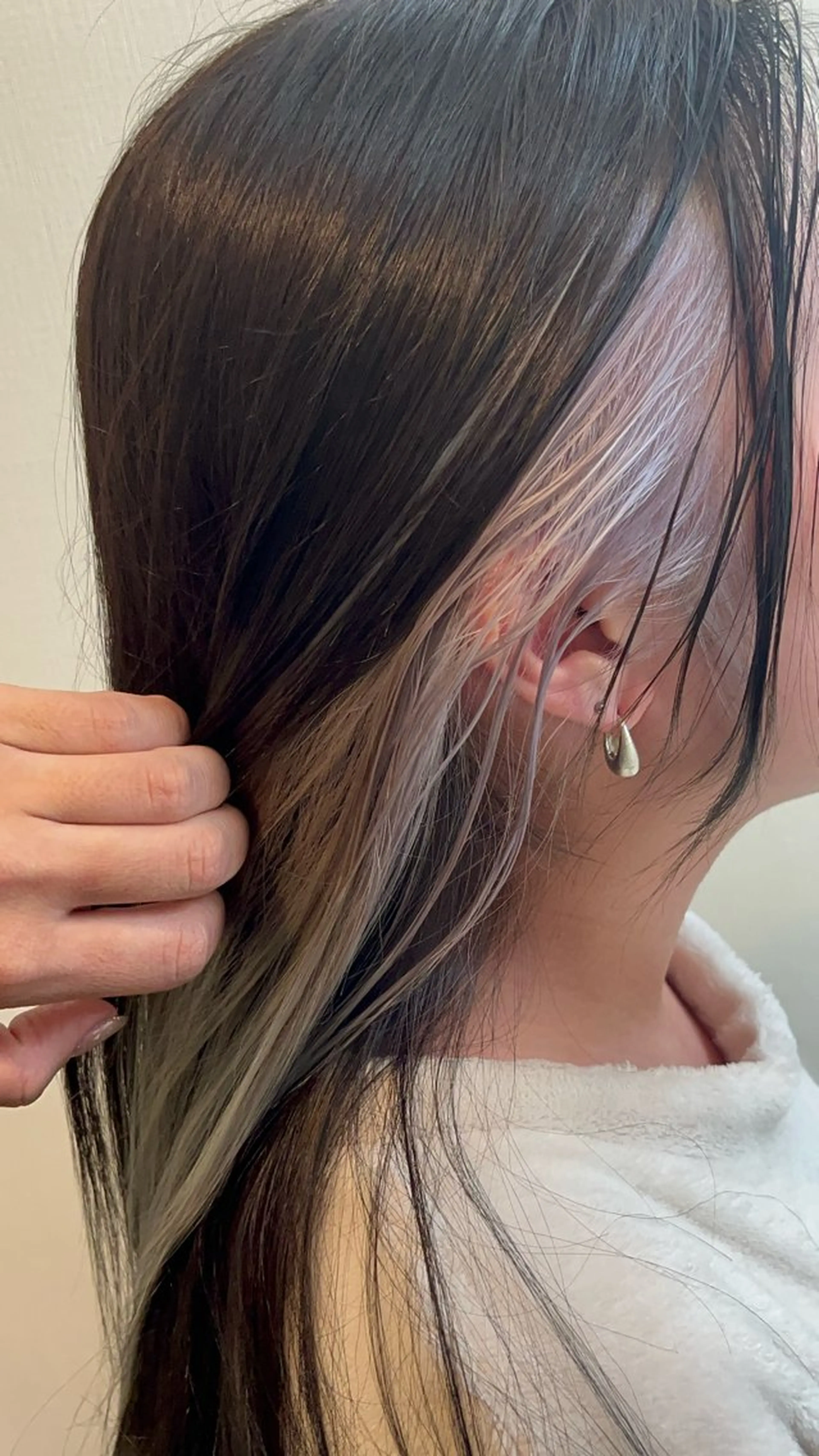 カラー ブリーチ インナーカラー 秋山 美奈のヘアスタイル