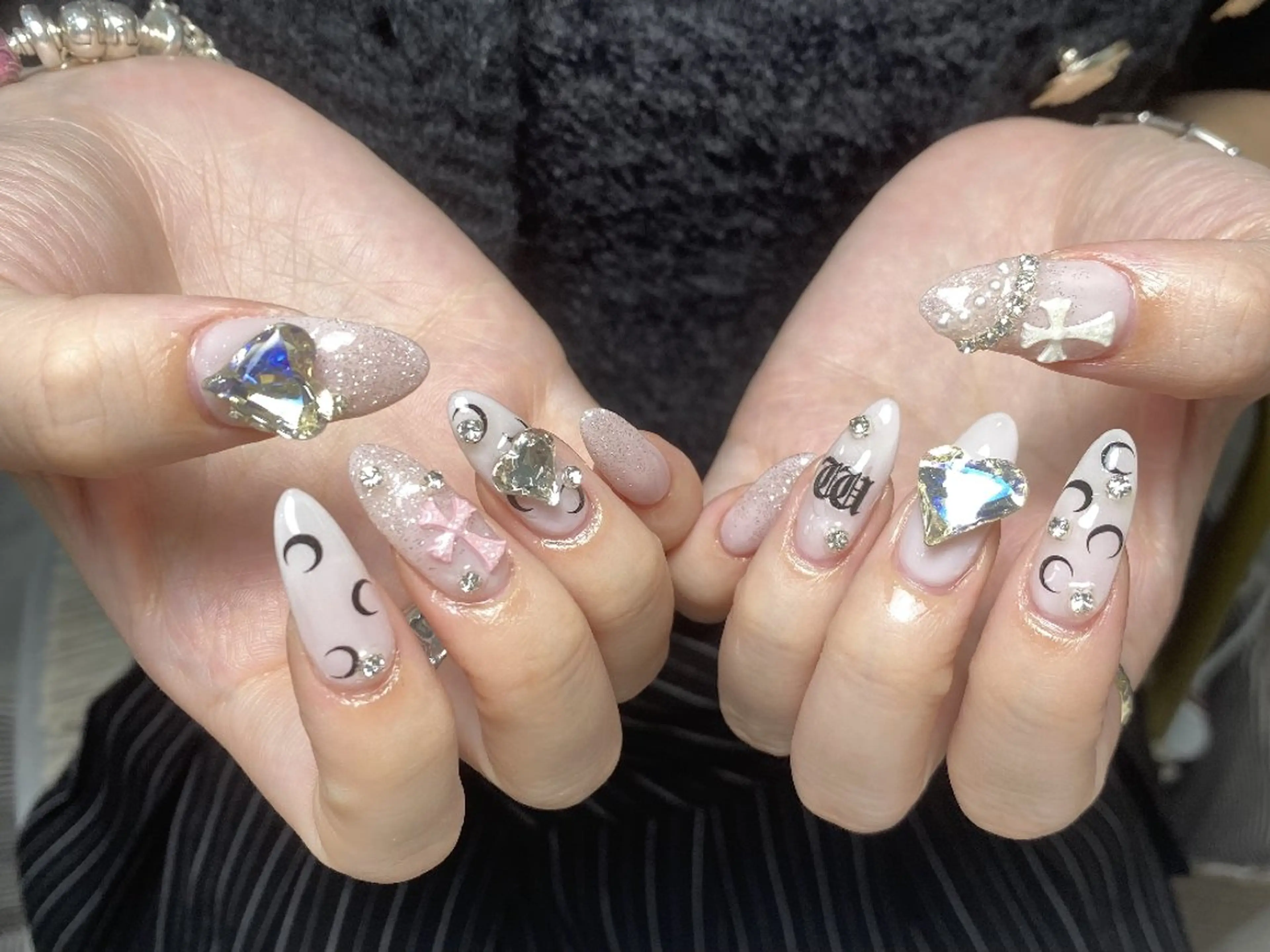 ネイル クリアネイル フラッシュネイル フットネイル フレンチネイル ジェルネイル ハンドネイル UM Nail Salonのネイルデザイン