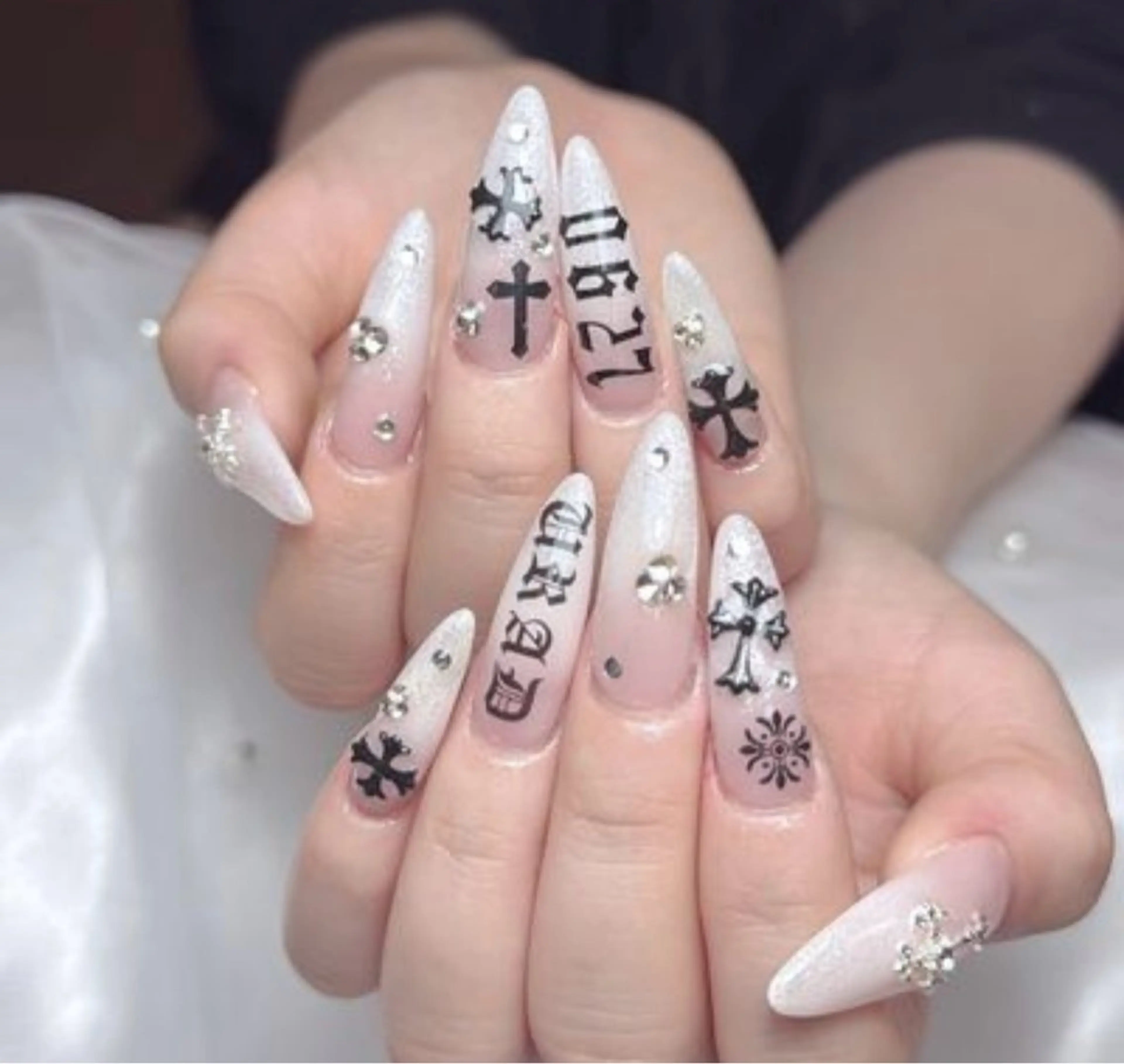 ネイル オーロラネイル ブラウン フラッシュネイル フラワーネイル ホログラムネイル ハンドネイル REI NAIL1のネイルデザイン