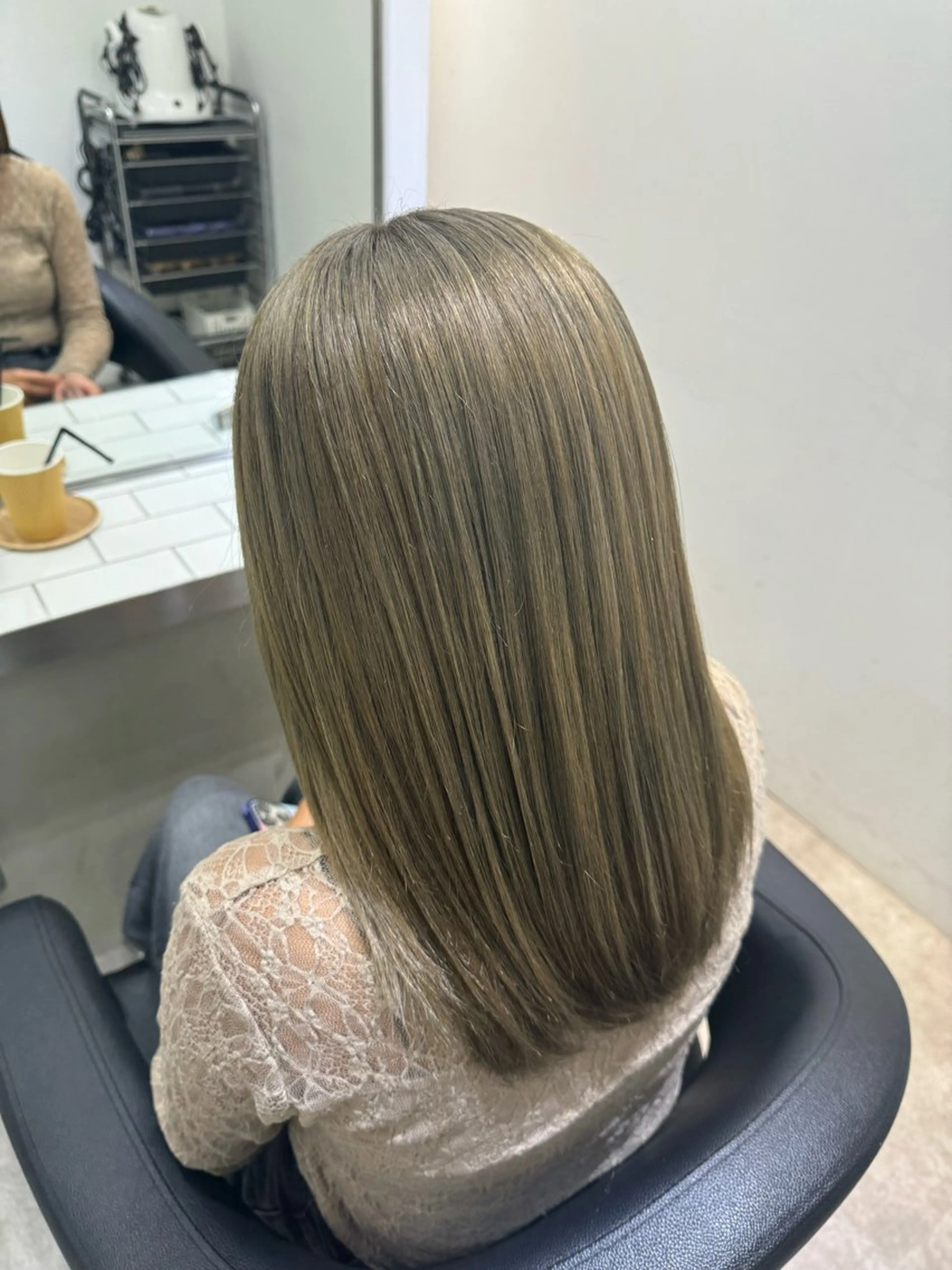 カラー ベージュカラー オリーブベージュ 藤原 凜香のヘアスタイル