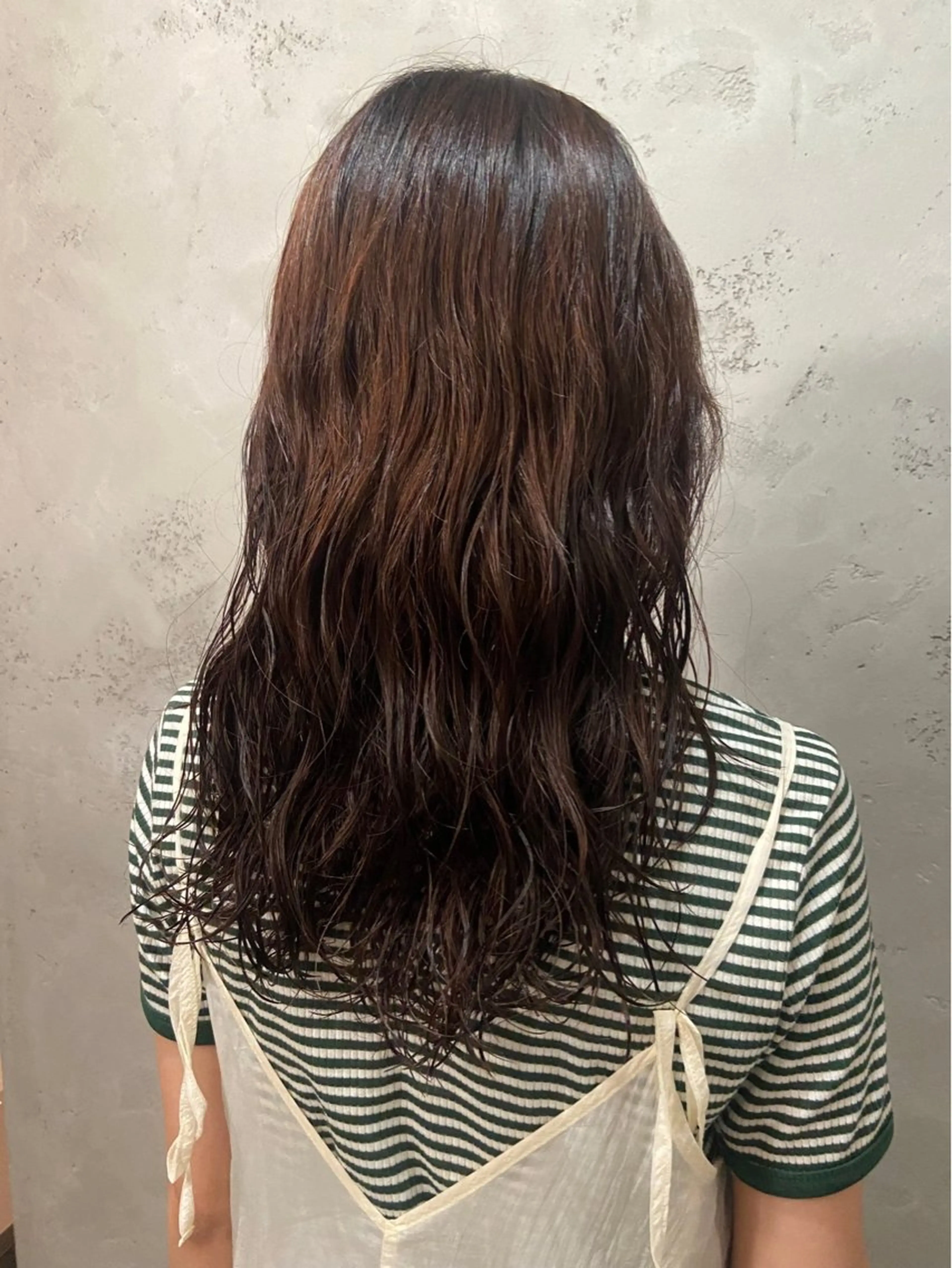 ロング ブリーチカラー/ブロ ンドレイヤーカットのヘアスタイル