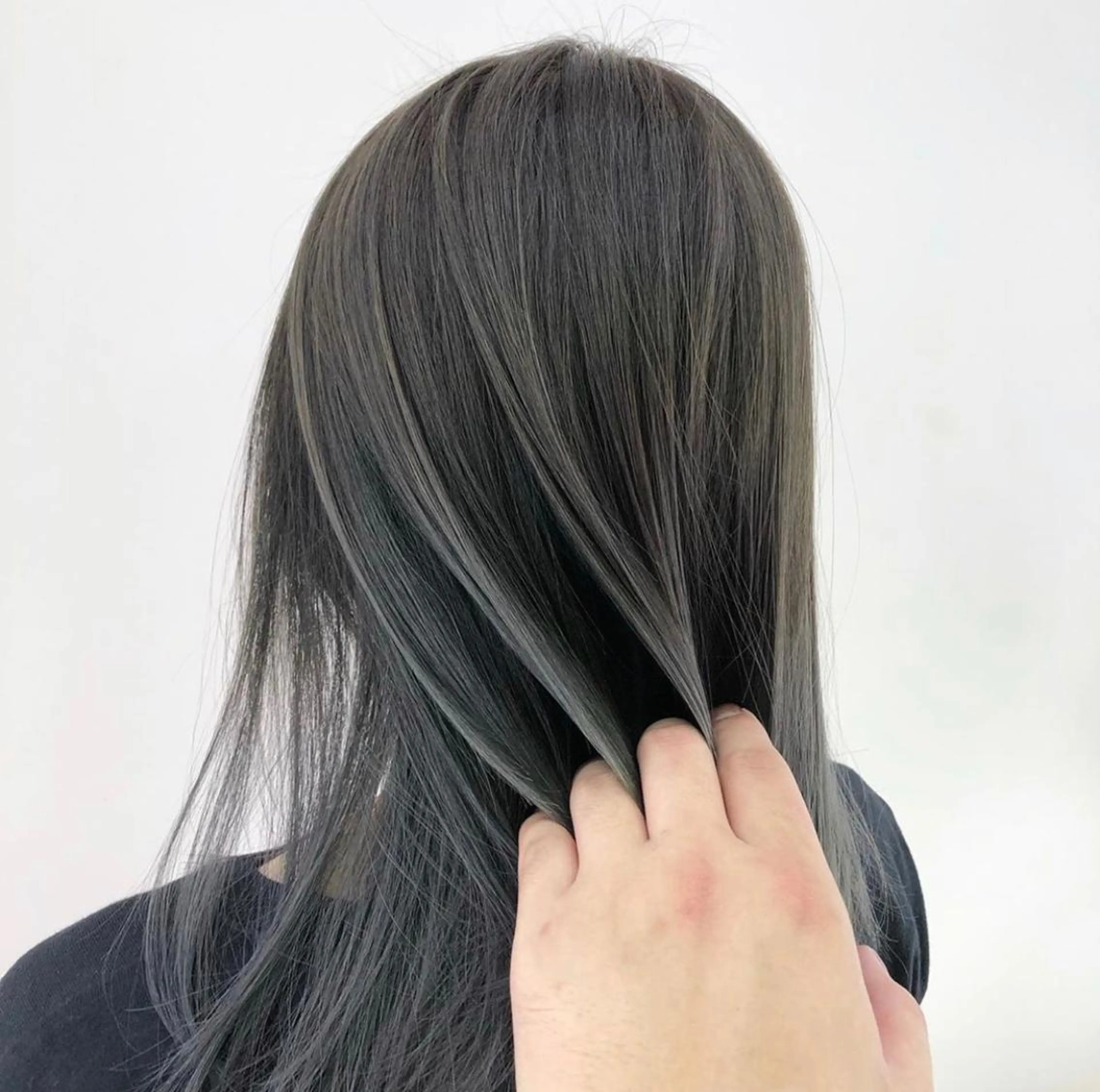 ロング アダチ コウスケのヘアスタイル