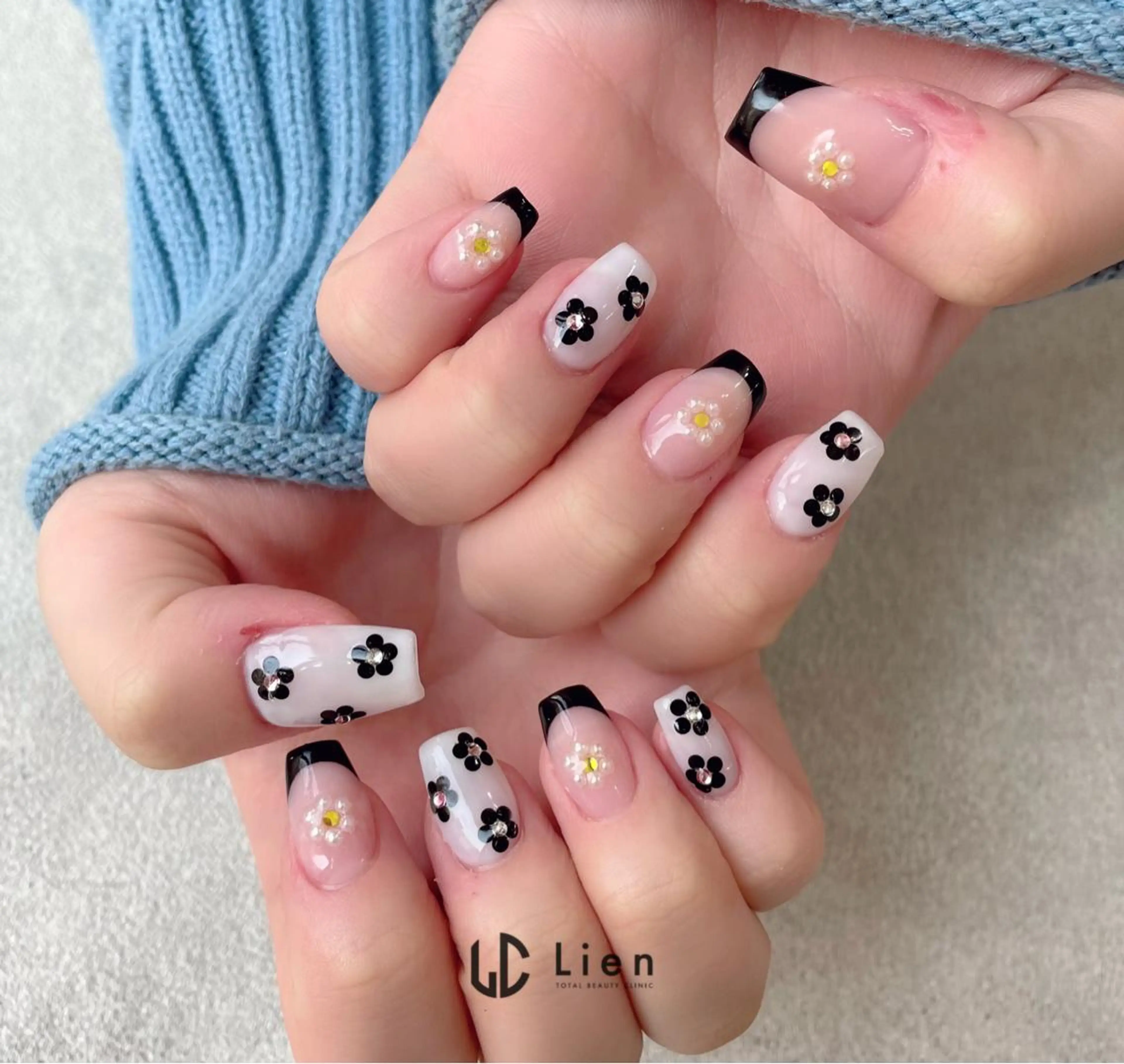 ネイル キラキラネイル 韓国ネイル ロングネイル ニュアンスネイル スカルプネイル 山田 真里のネイルデザイン