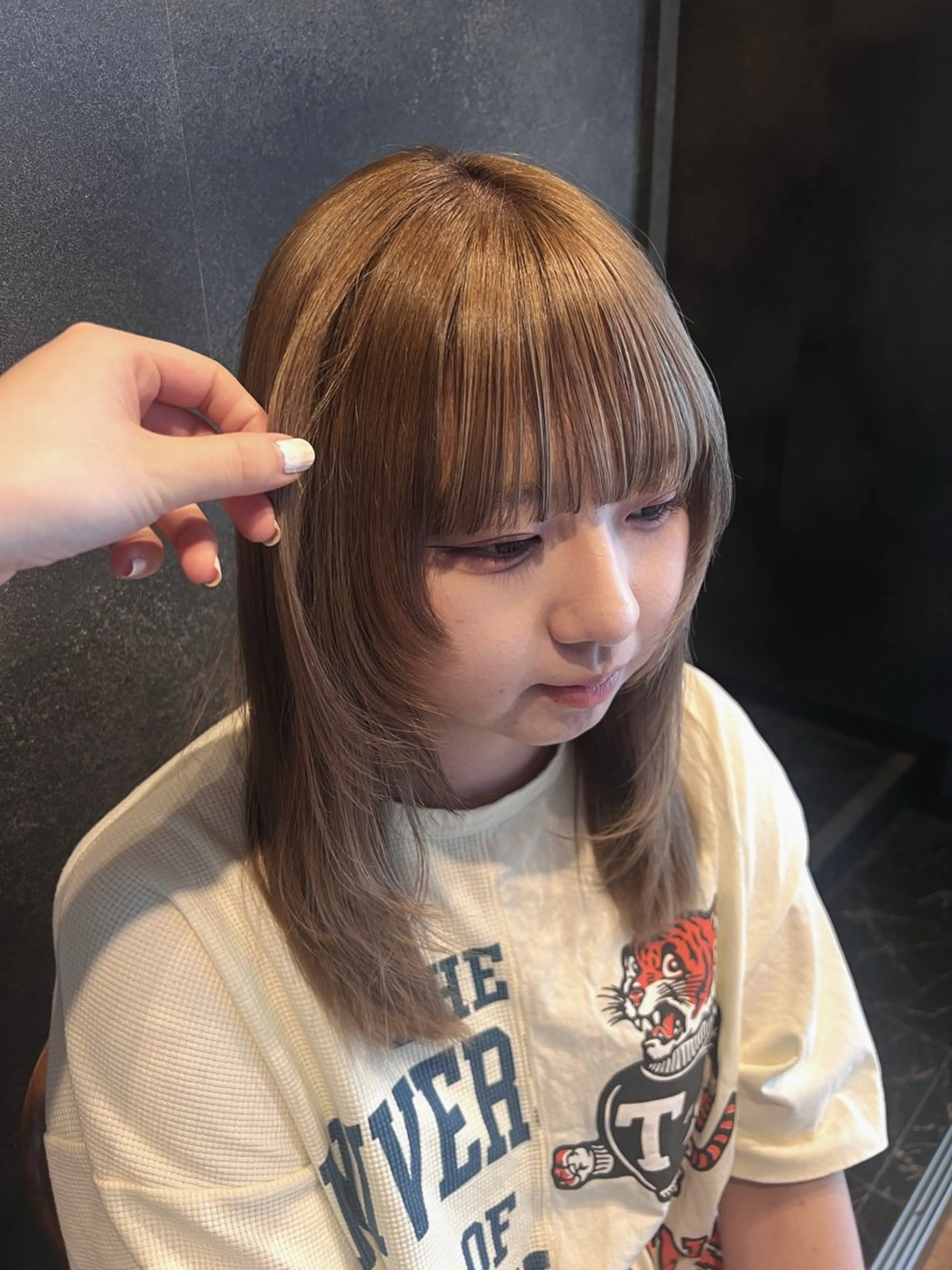 セミロング カラー ミストバング  フェイスフレーミング レイヤーカット 水田 芹七のヘアスタイル