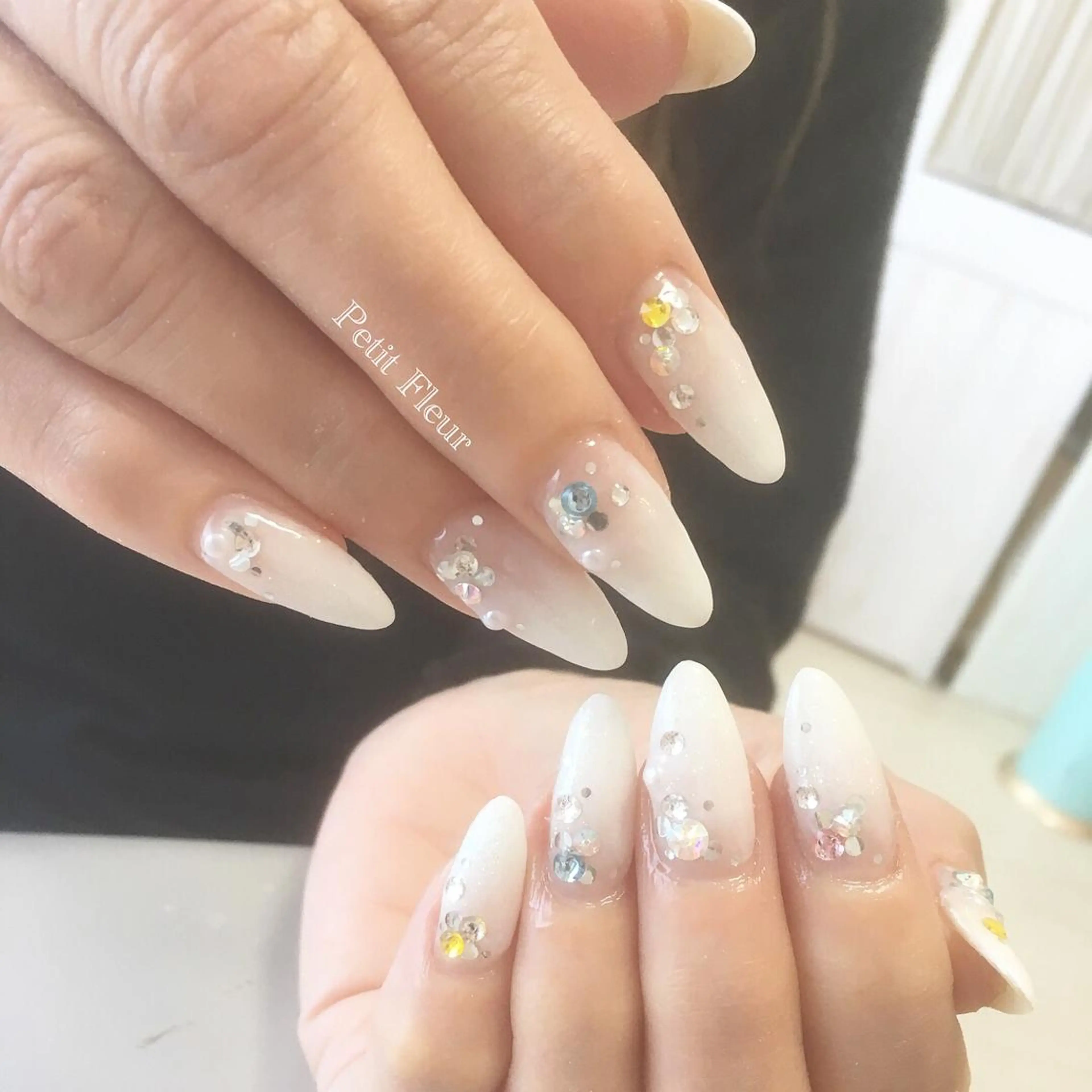 ネイル グラデーション キラキラネイル 青柳 亜梨奈のマツエク・マツパデザイン