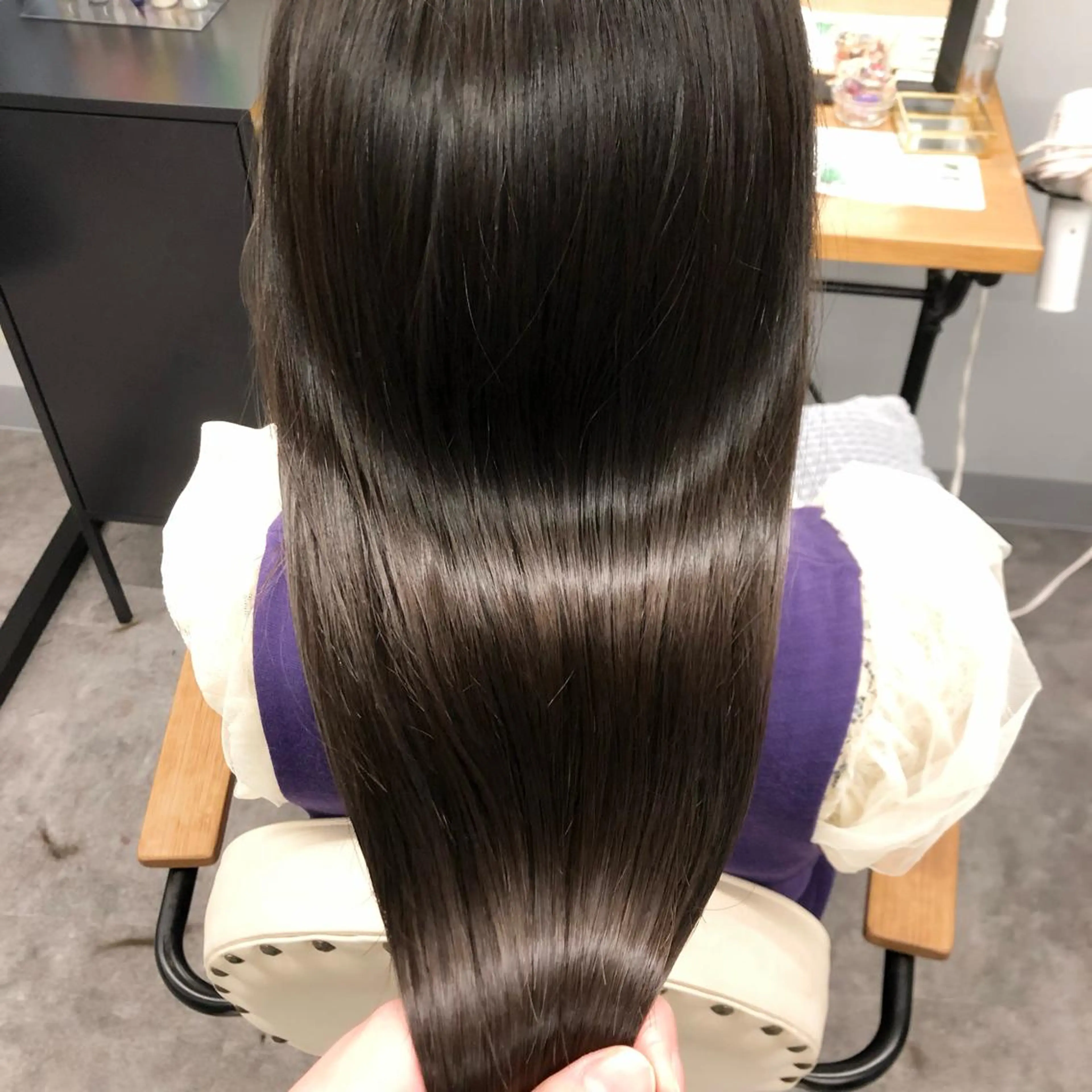 ロング カラー ヘアアレンジ アディクシーカラー アッシュ ベージュカラー 黒髪 ブリーチ カット ヘアカラー トリートメント ヘアセット JURI🤎 ワンカールレイヤーのヘアスタイル
