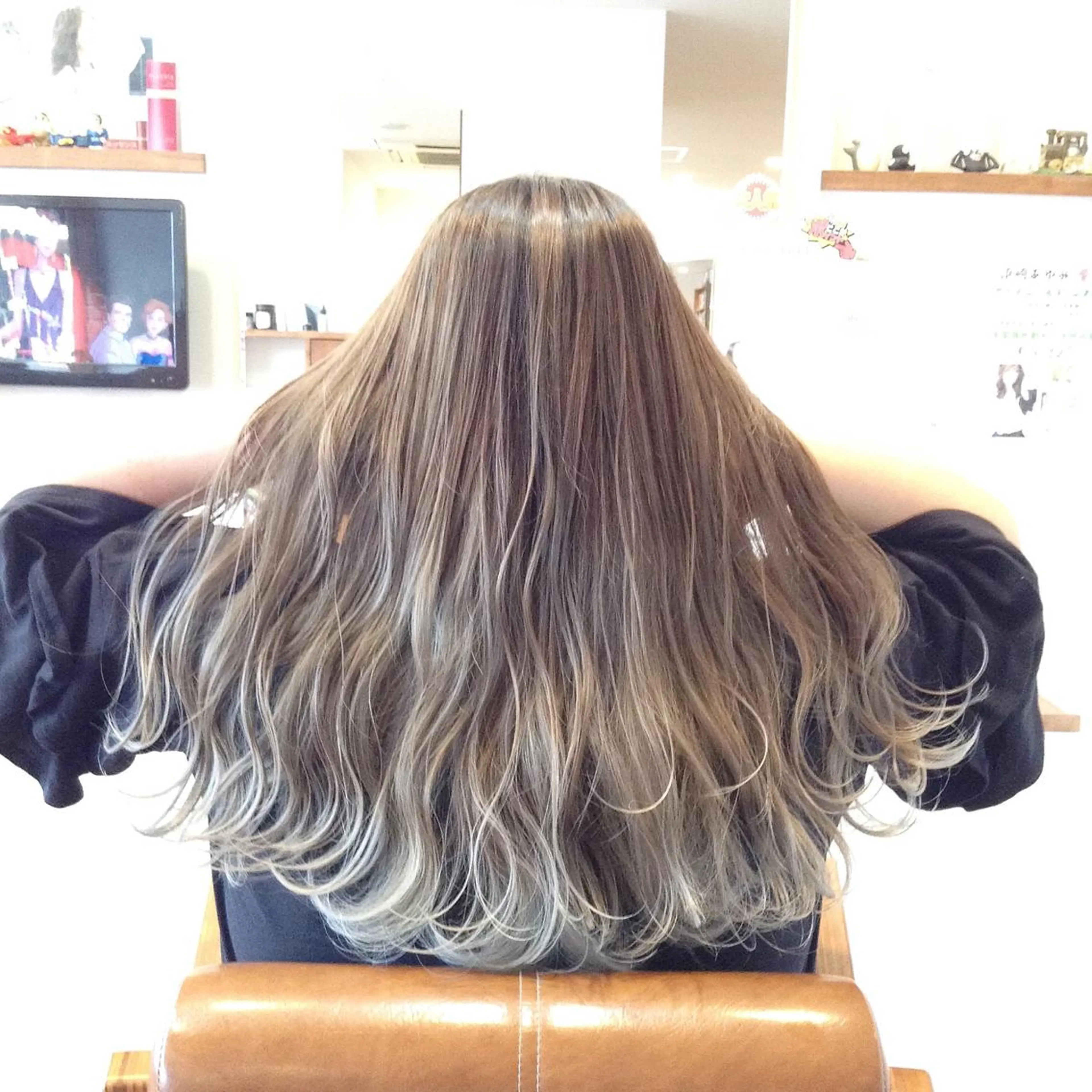 セミロング カラー アディクシーカラー ダブルカラー ハイライトカラー イルミナカラー 3Dハイライト カット ヘアカラー トリートメント 辨天 勇介のヘアスタイル