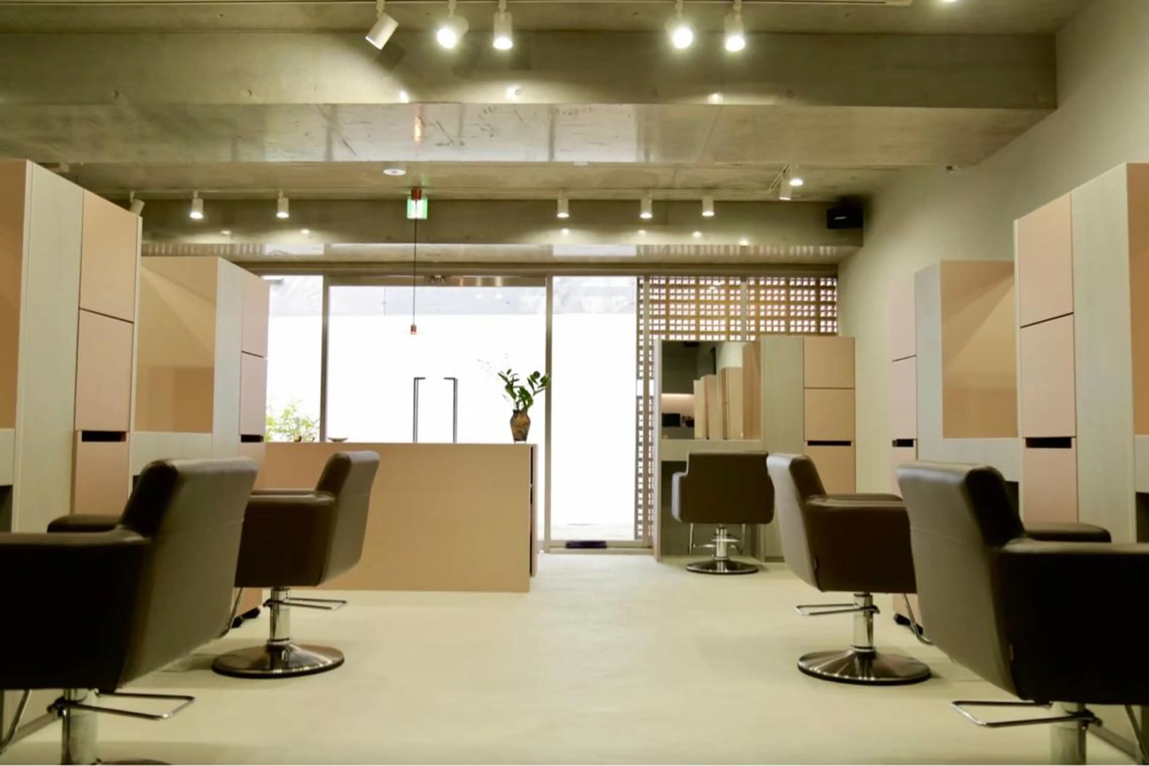 吉田一輝 外国人パーマのヘアスタイル