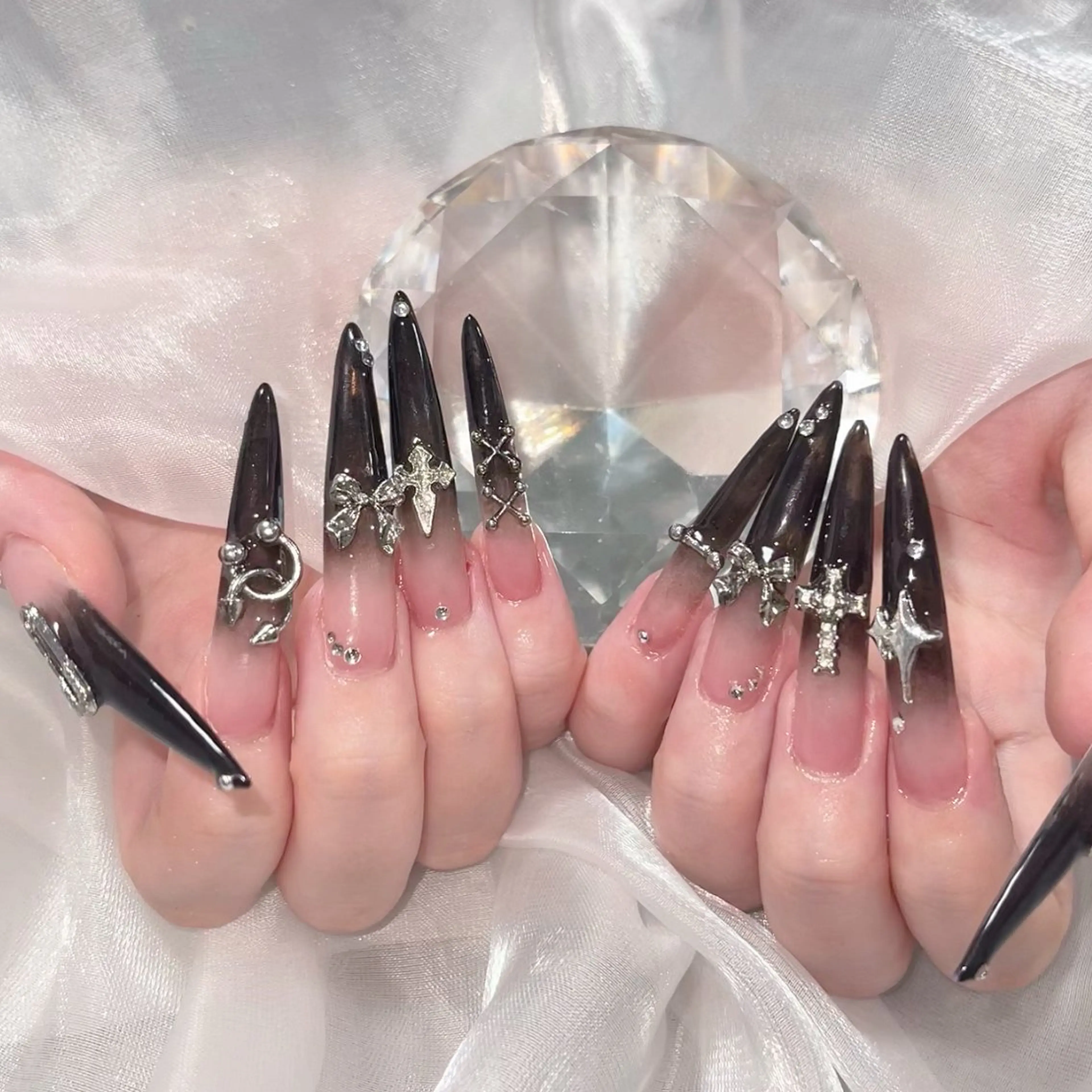 ネイル オーロラネイル クリアネイル 成人式 フラッシュネイル ジェルネイル ハンドネイル Amee Nail Salonのネイルデザイン