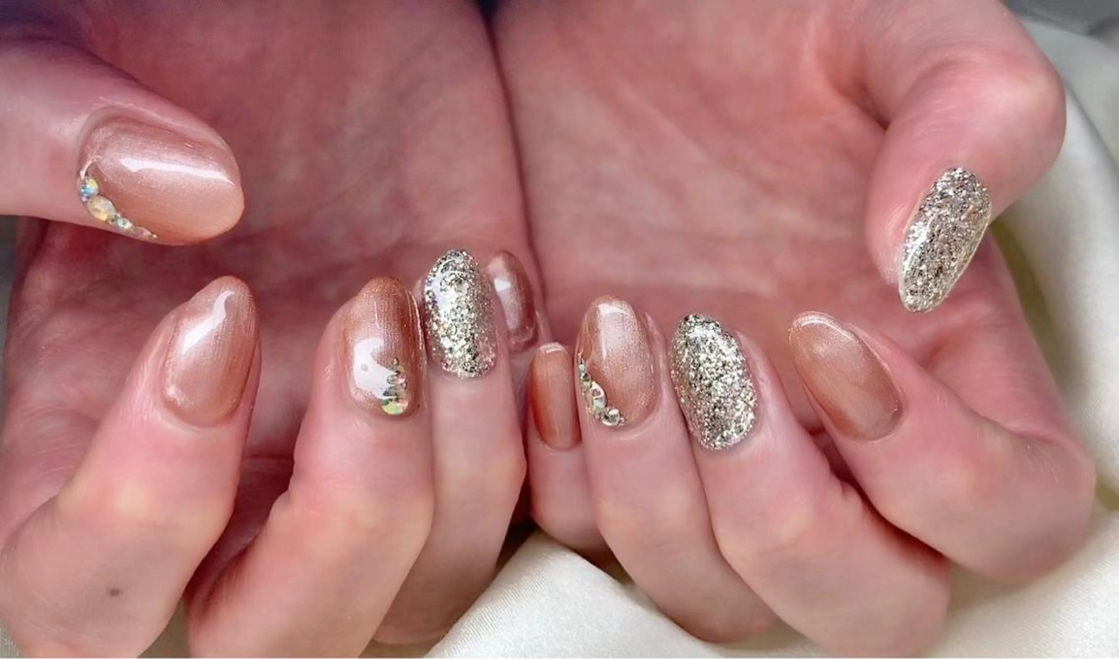 ネイル マツエク・マツパ アイブロウ 眉カラー 韓国風マツエク パリジェンヌラッシュリフト まつげパーマ ワンホンマツエク Nail&eye Belire 新宿のネイルデザイン