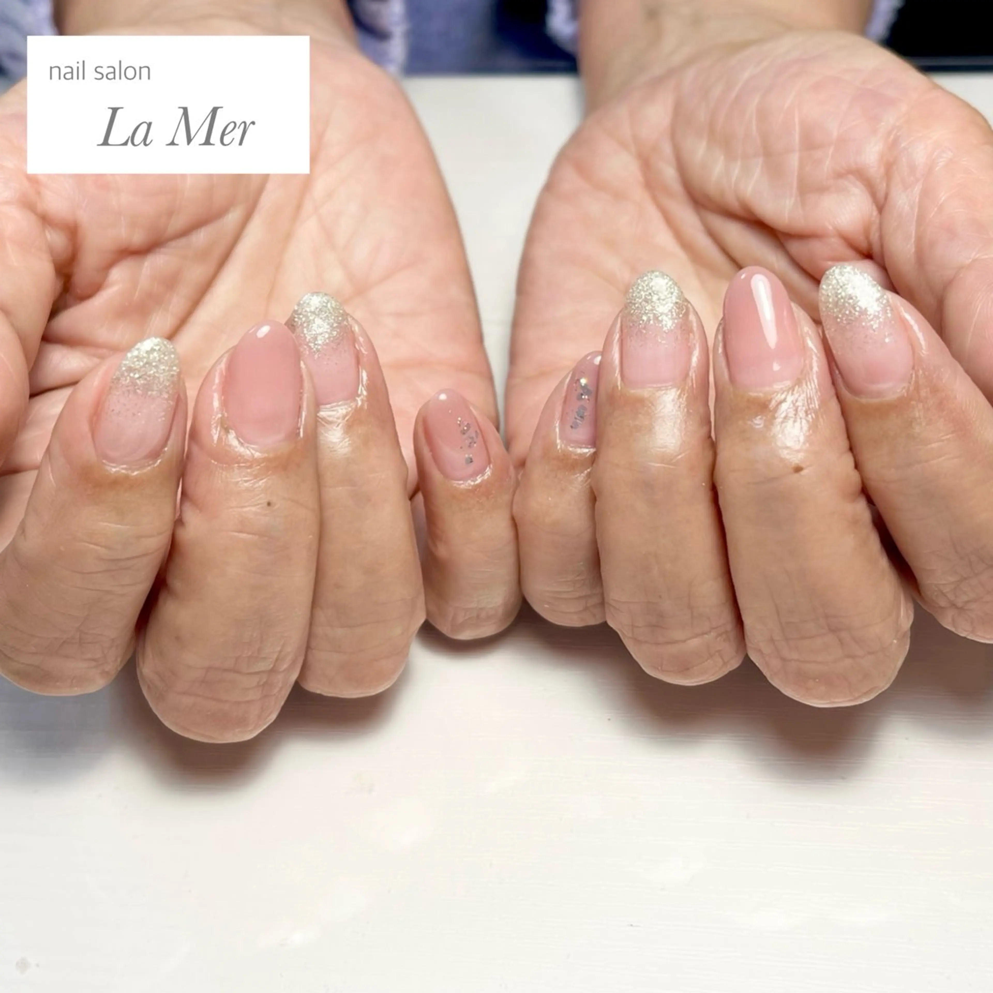 ネイル オーロラネイル グラデーション ラメ(グリッター) ラメグラデーション オフィスネイル nailsalon La Merのネイルデザイン