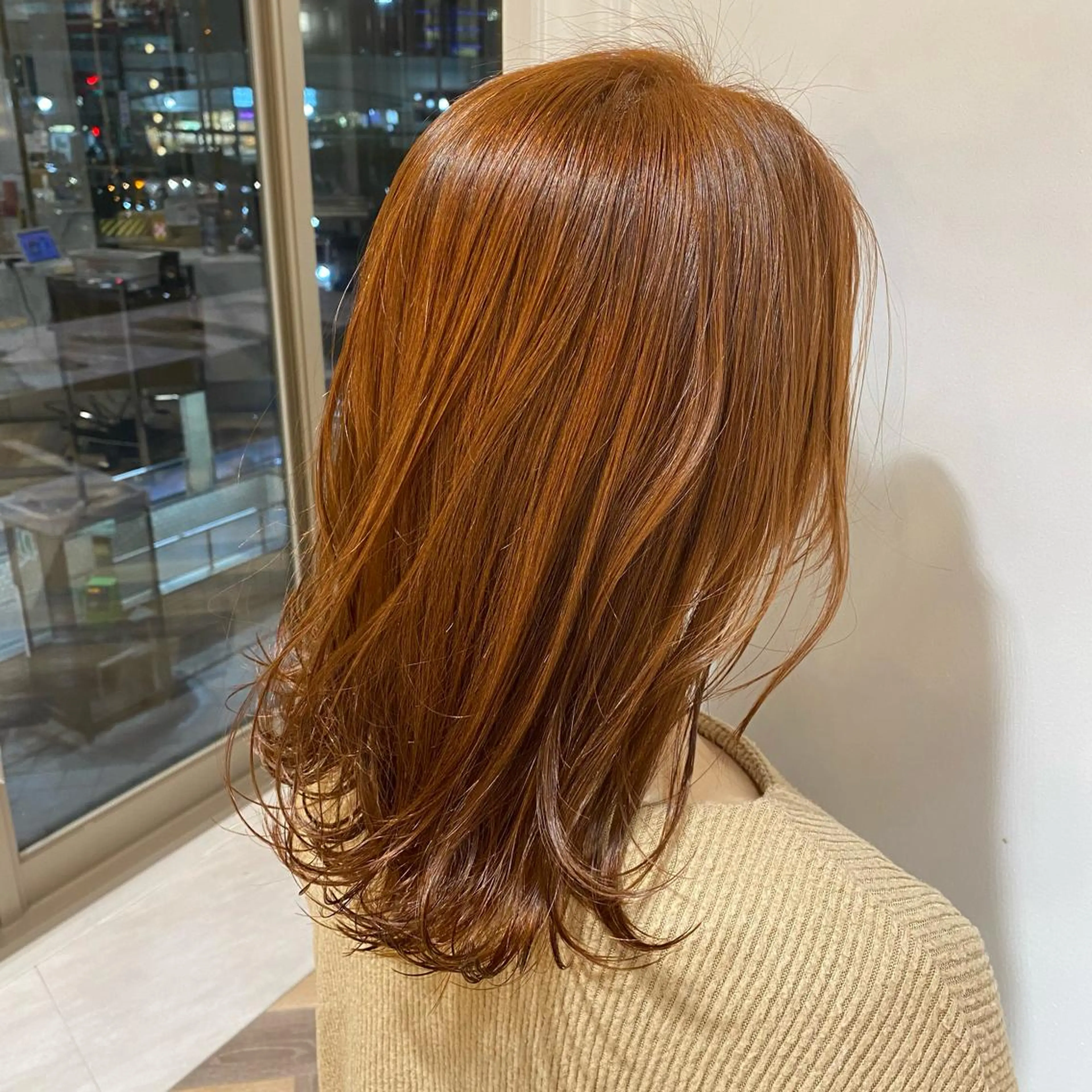 セミロング カラー オレンジ 三好 涼華のヘアスタイル