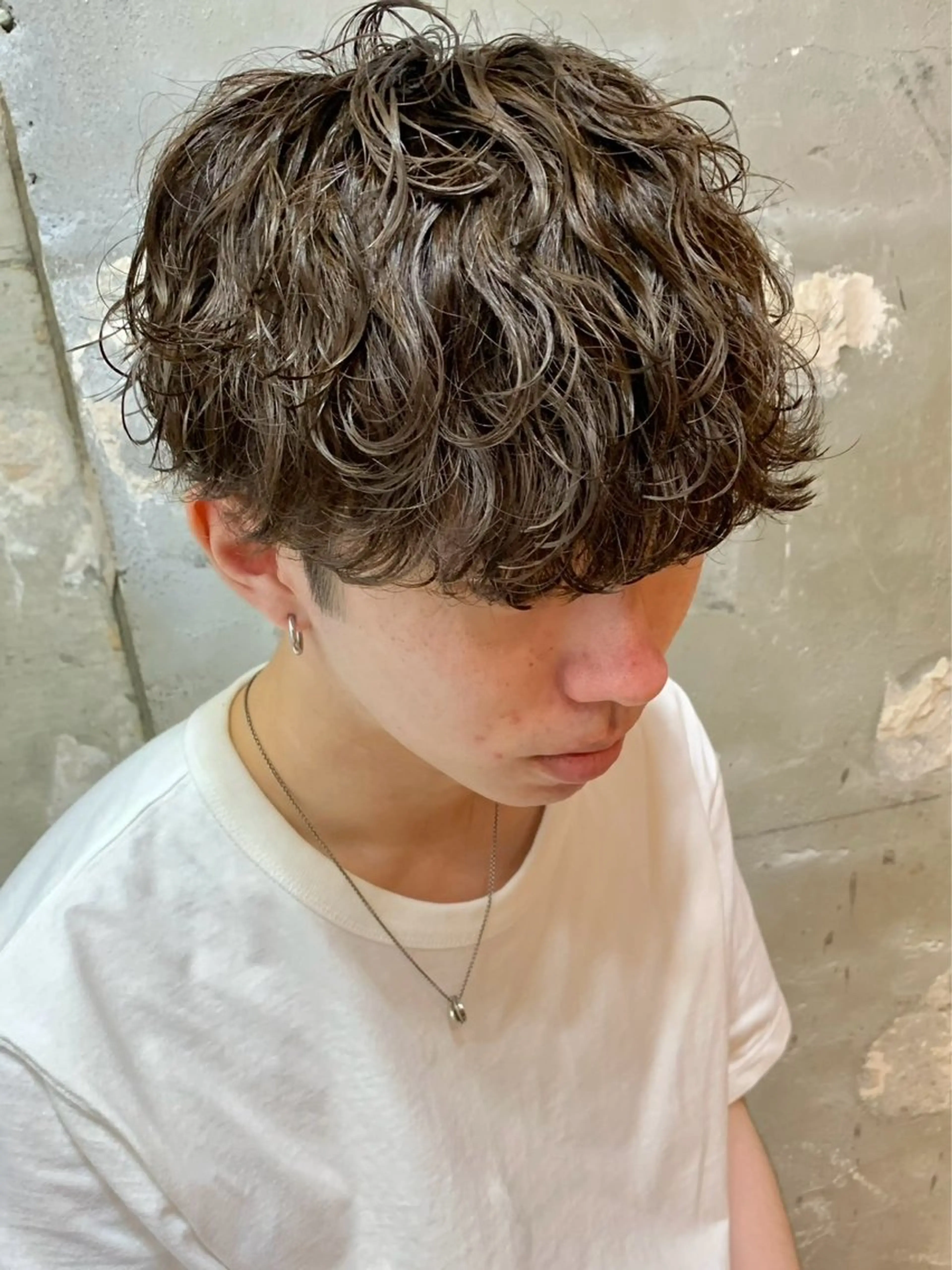 ショート パーマ メンズ メンズパーマ 波巻きパーマ なりたひろと / フェザーパーマのヘアスタイル